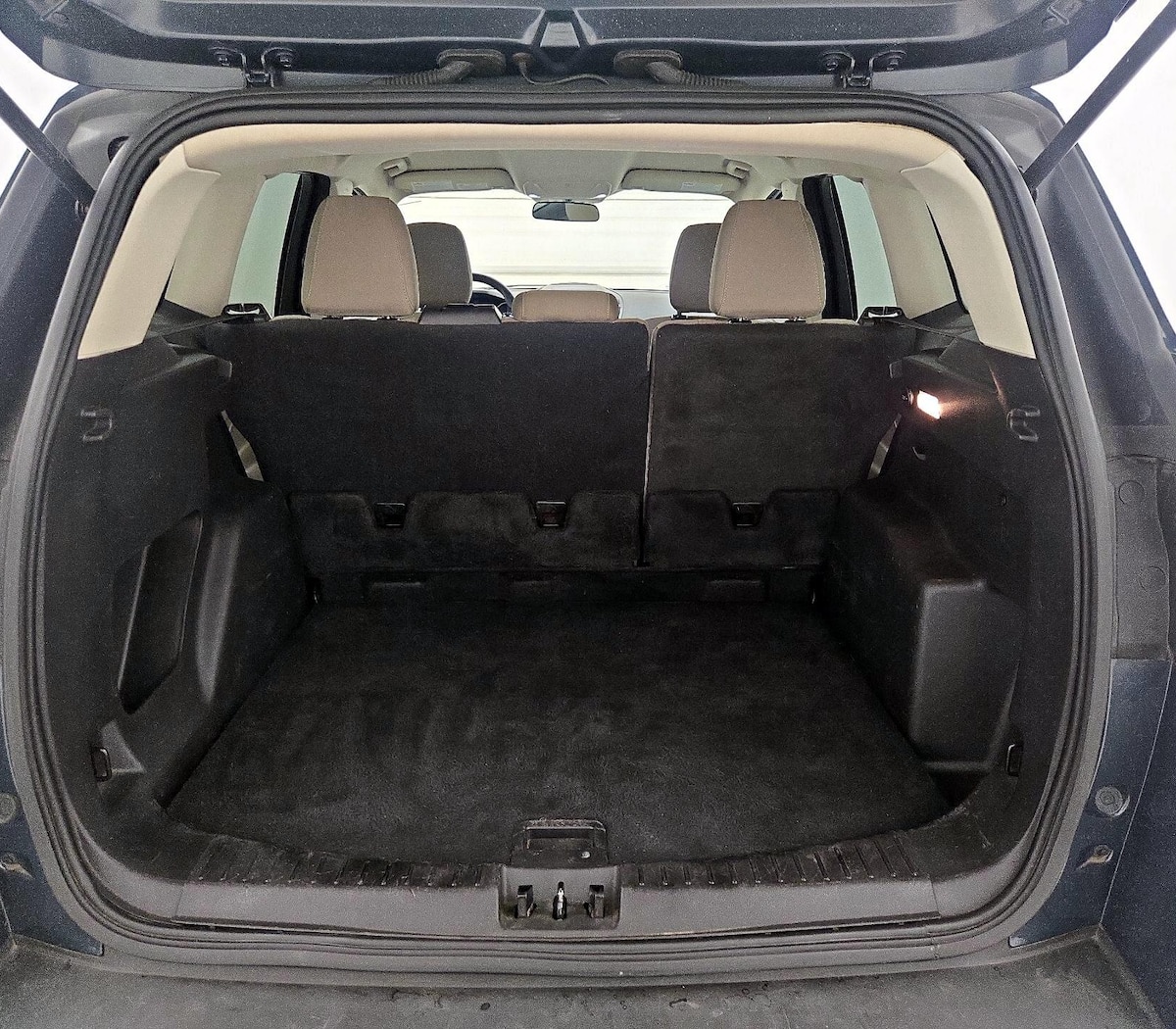 Trunk/Cargo (Seats Up)