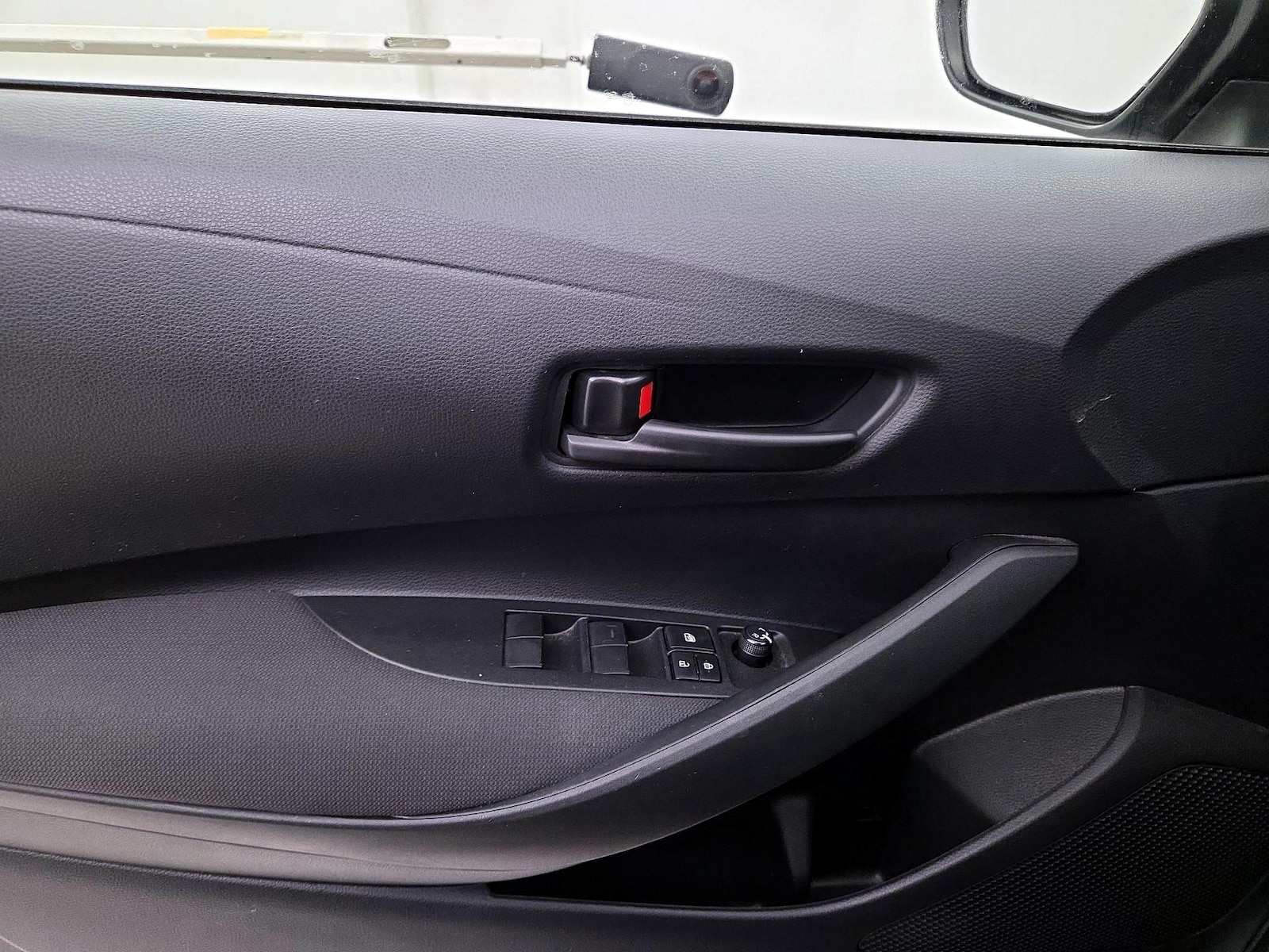 2024 Toyota Corolla LE - Photo 13
