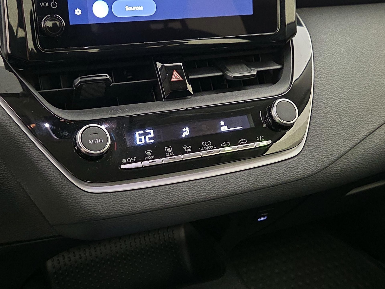 2024 Toyota Corolla LE - Photo 15