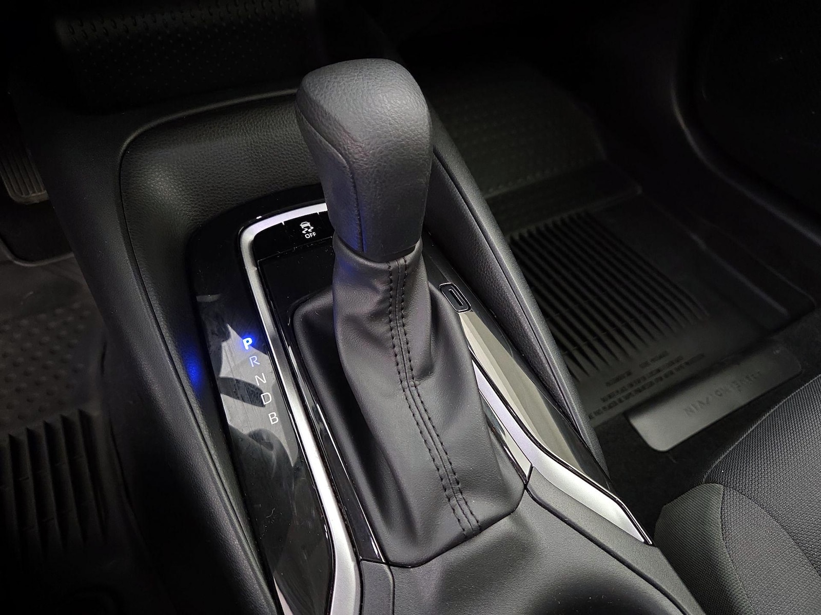 2024 Toyota Corolla LE - Photo 16