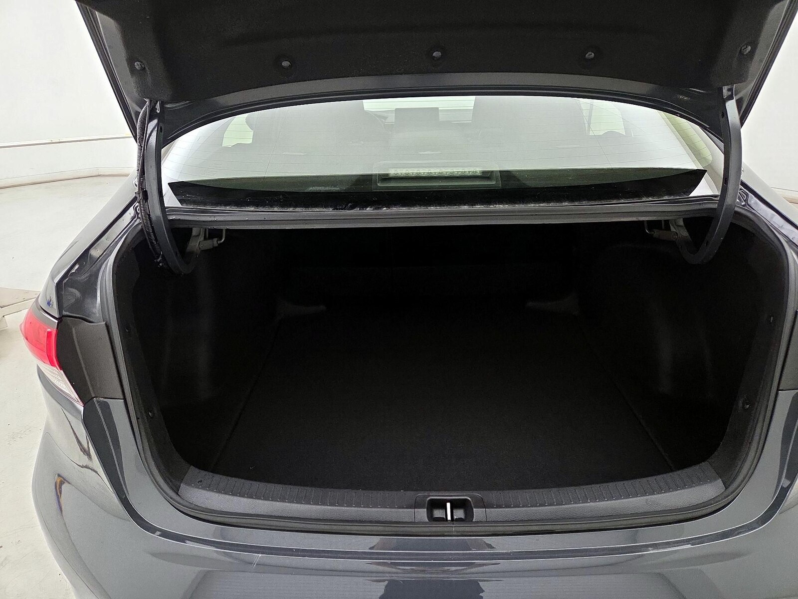 2024 Toyota Corolla LE - Photo 18