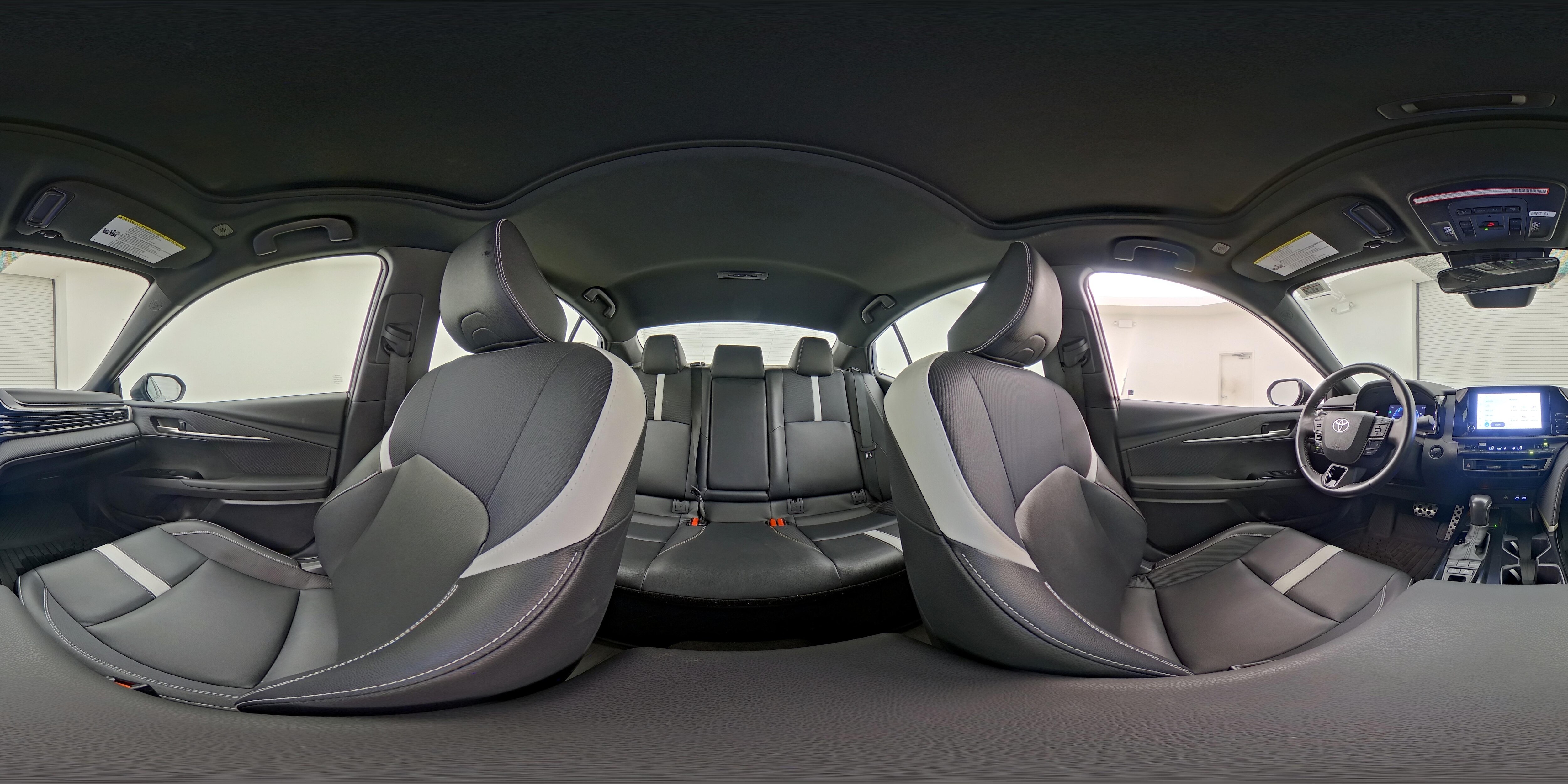 2025 Toyota Camry SE - Photo 25