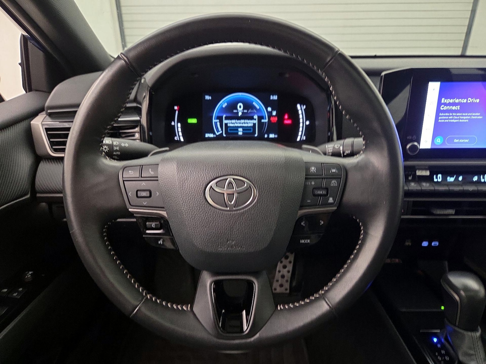 2025 Toyota Camry SE - Photo 11