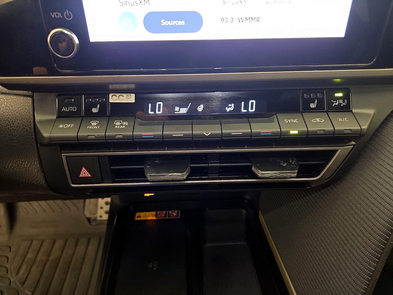 2025 Toyota Camry SE - Photo 17