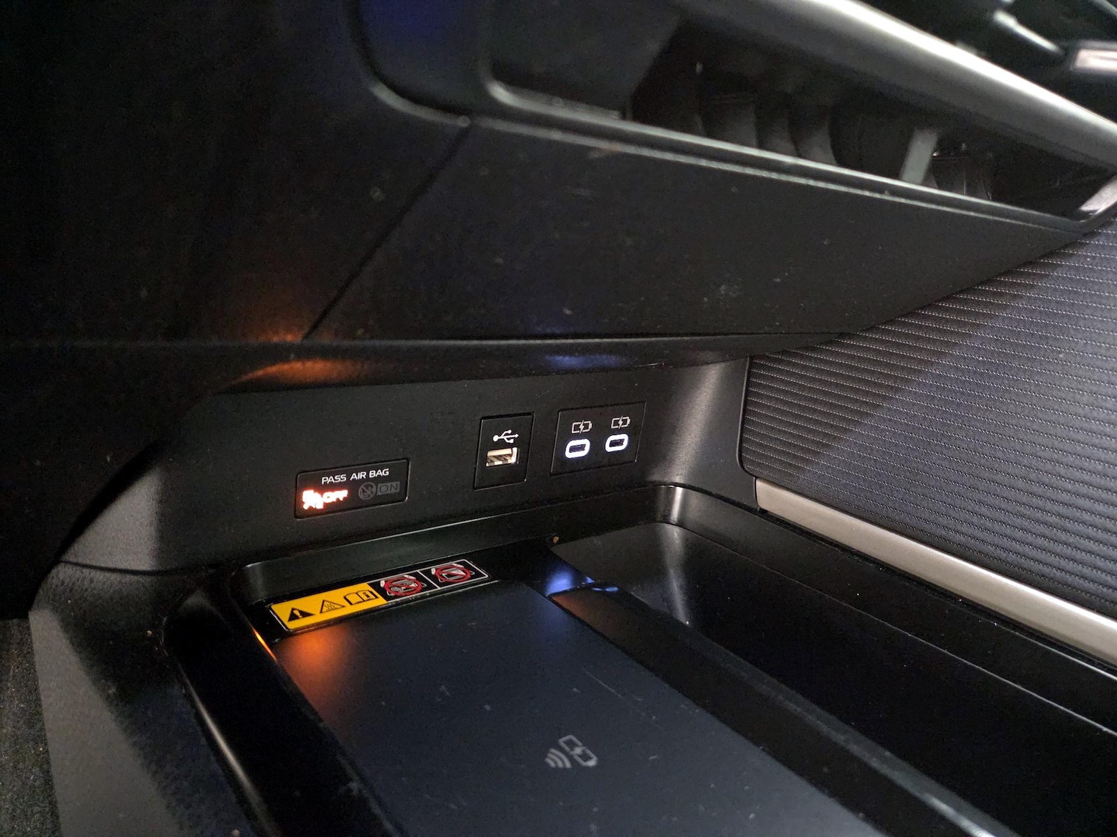 2025 Toyota Camry SE - Photo 19