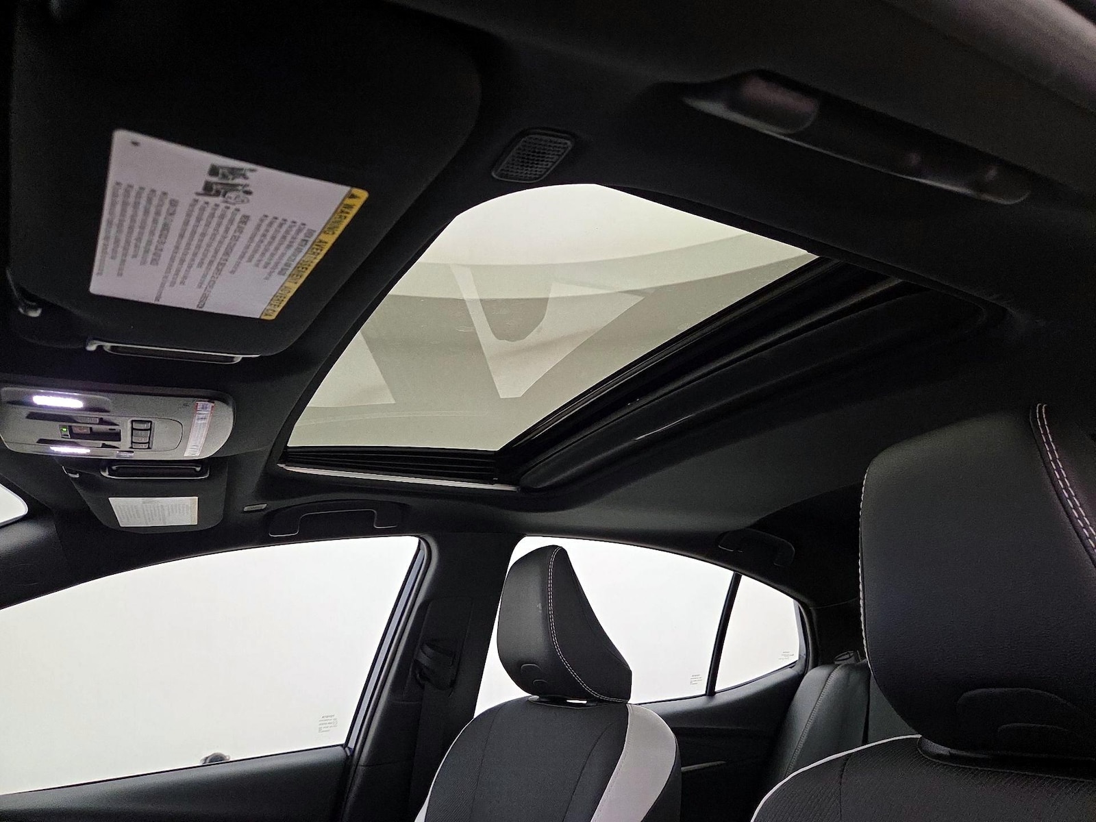 2025 Toyota Camry SE - Photo 20