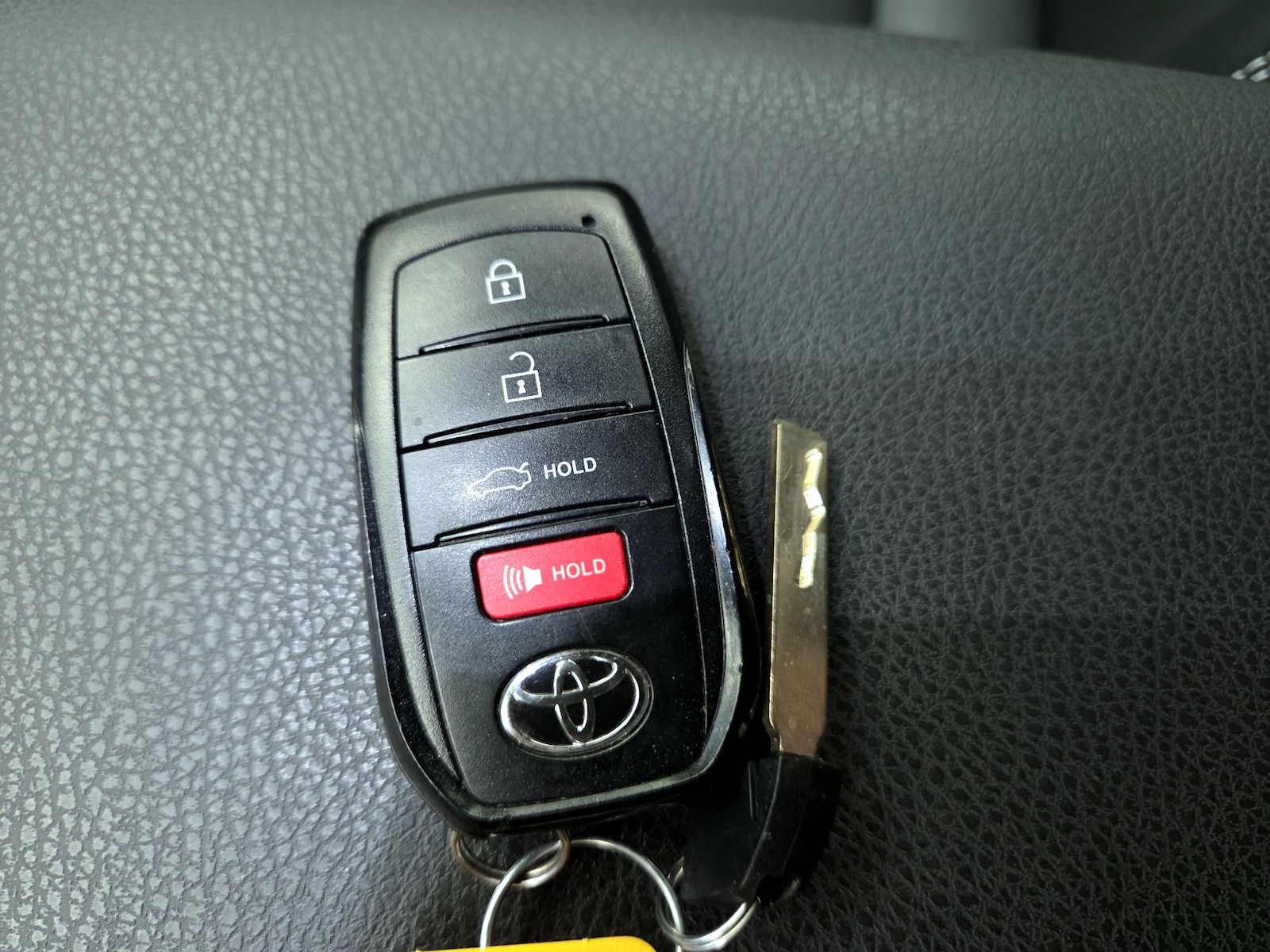 2025 Toyota Camry SE - Photo 24