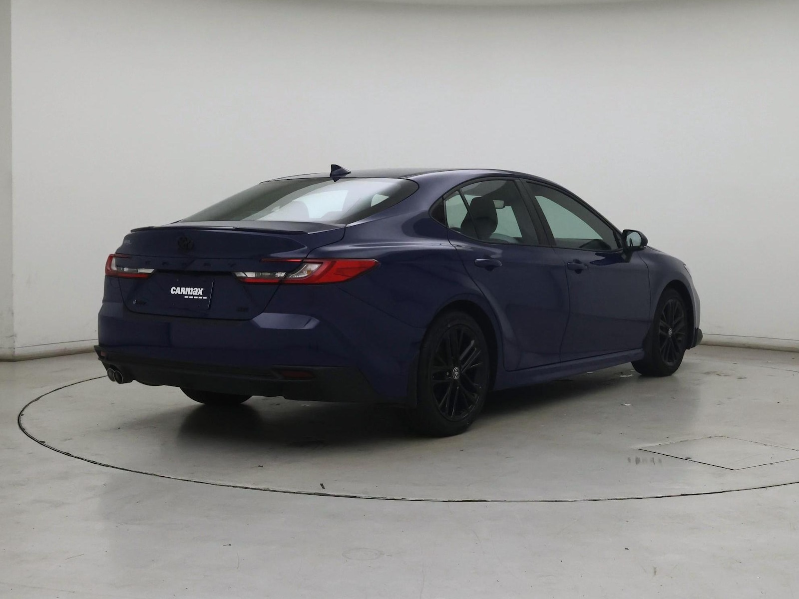 2025 Toyota Camry SE - Photo 9