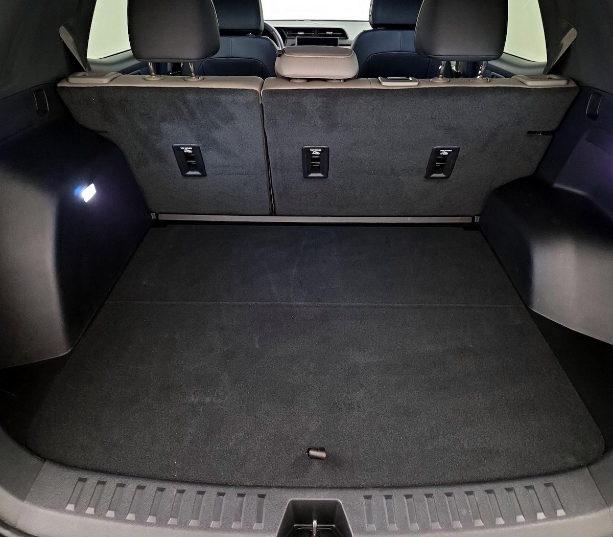 Trunk/Cargo (Seats Up)