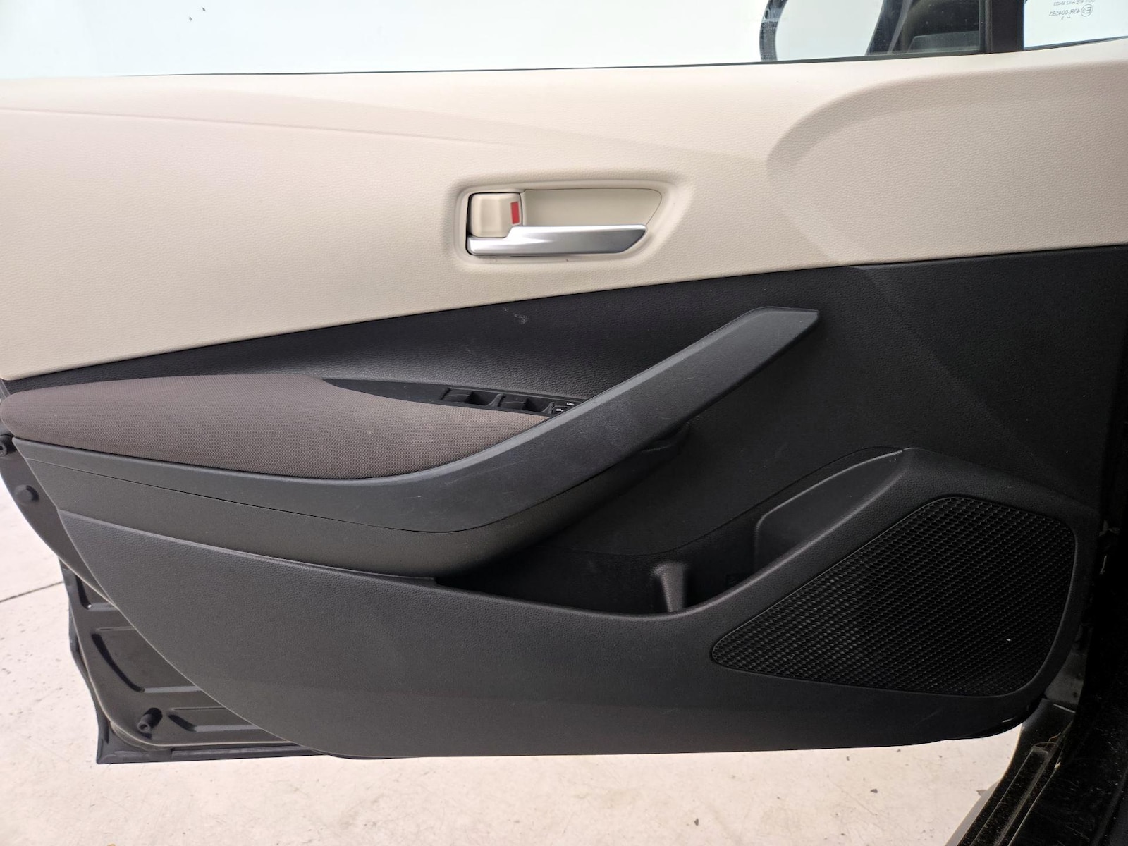 2020 Toyota Corolla LE - Photo 13