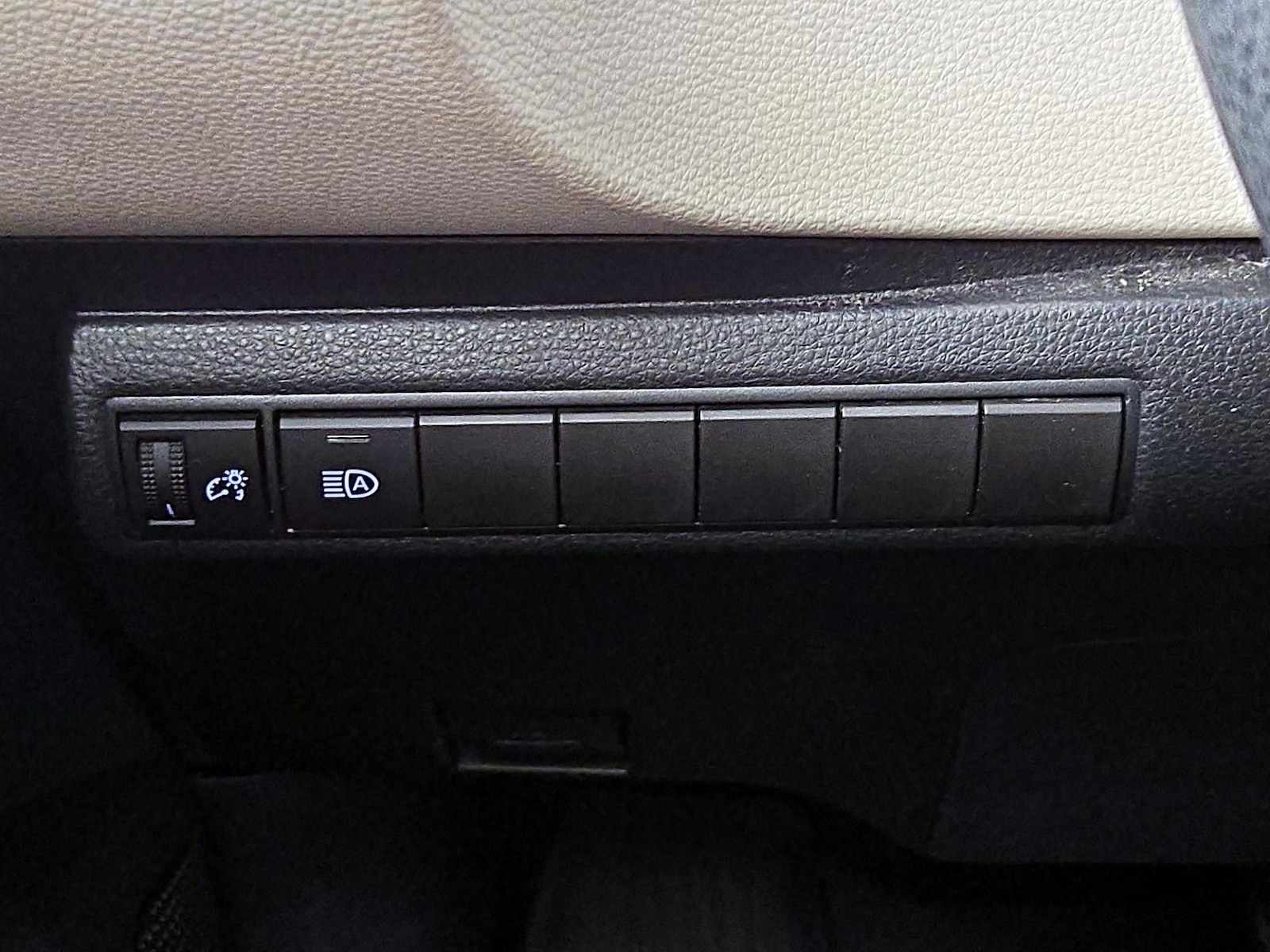 2020 Toyota Corolla LE - Photo 14