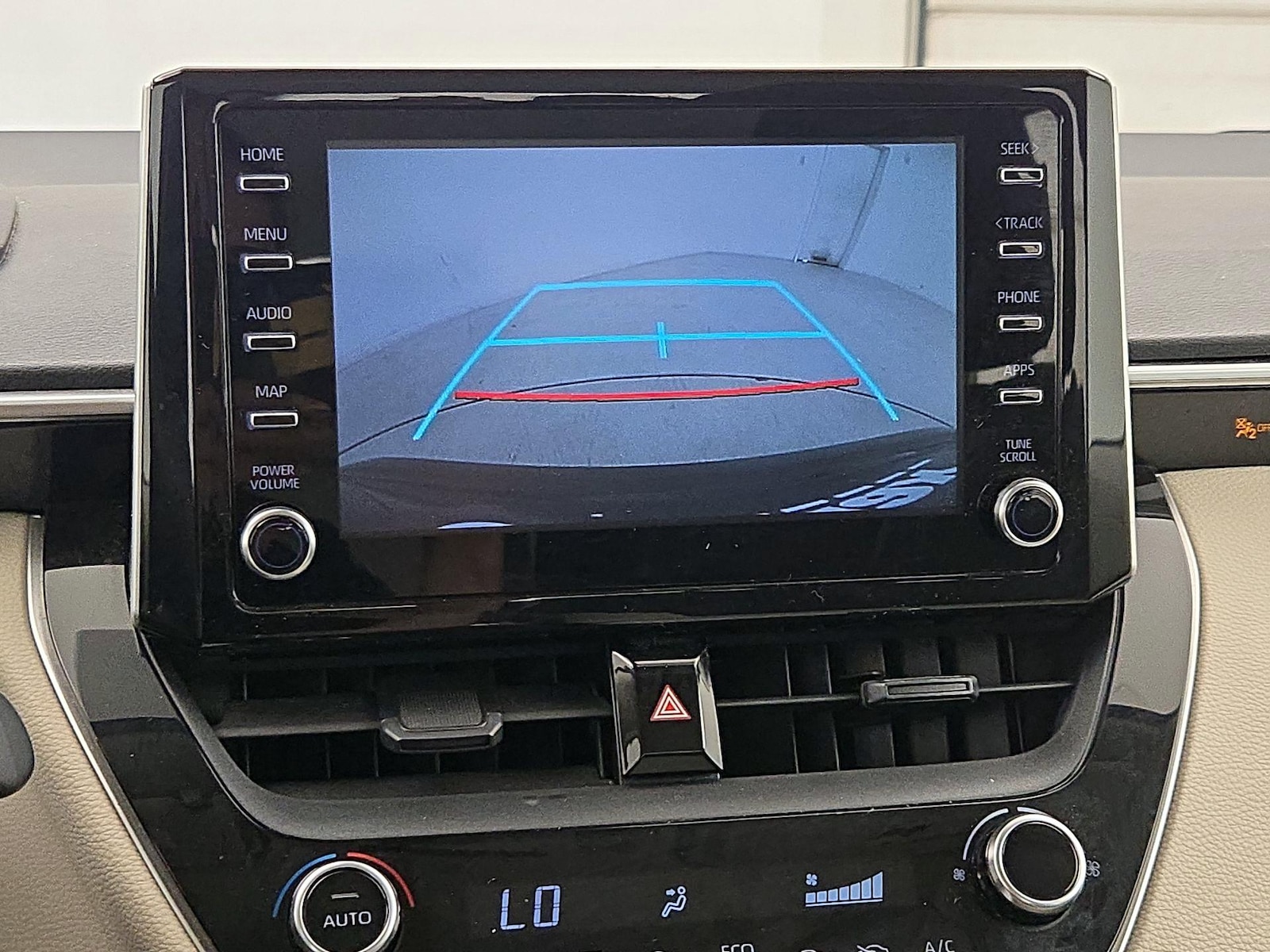 2020 Toyota Corolla LE - Photo 16