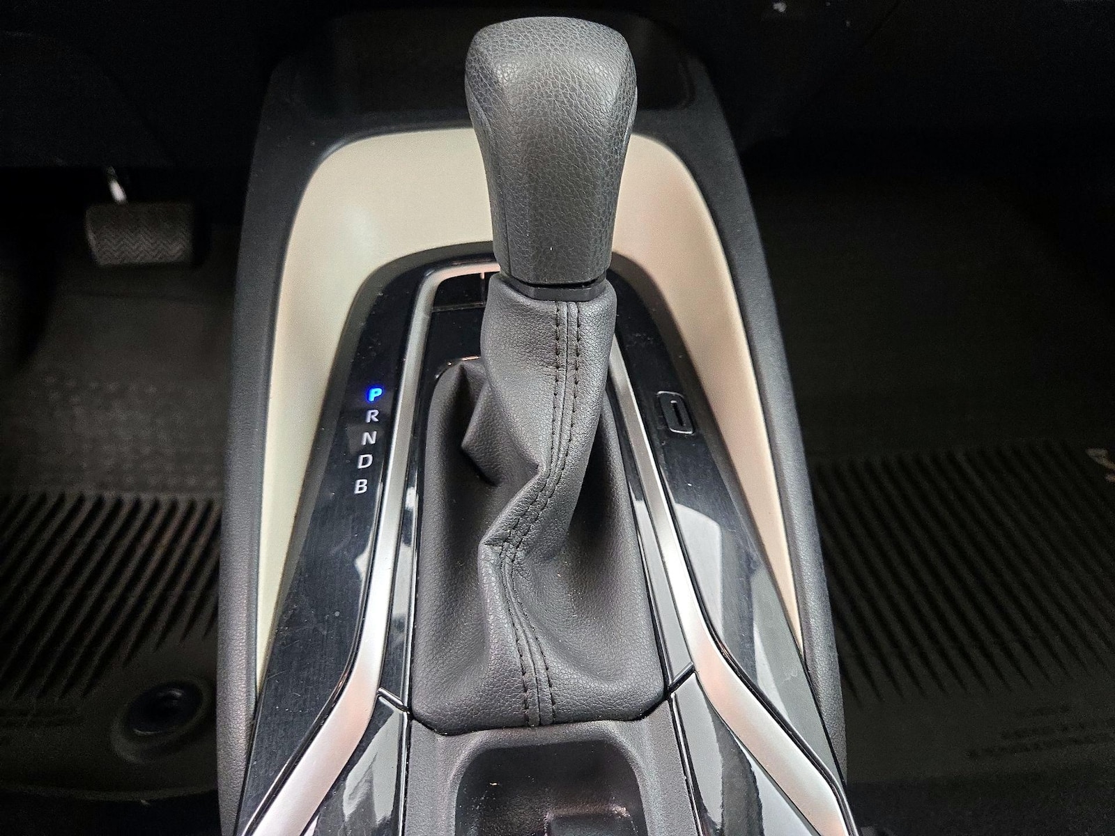 2020 Toyota Corolla LE - Photo 19