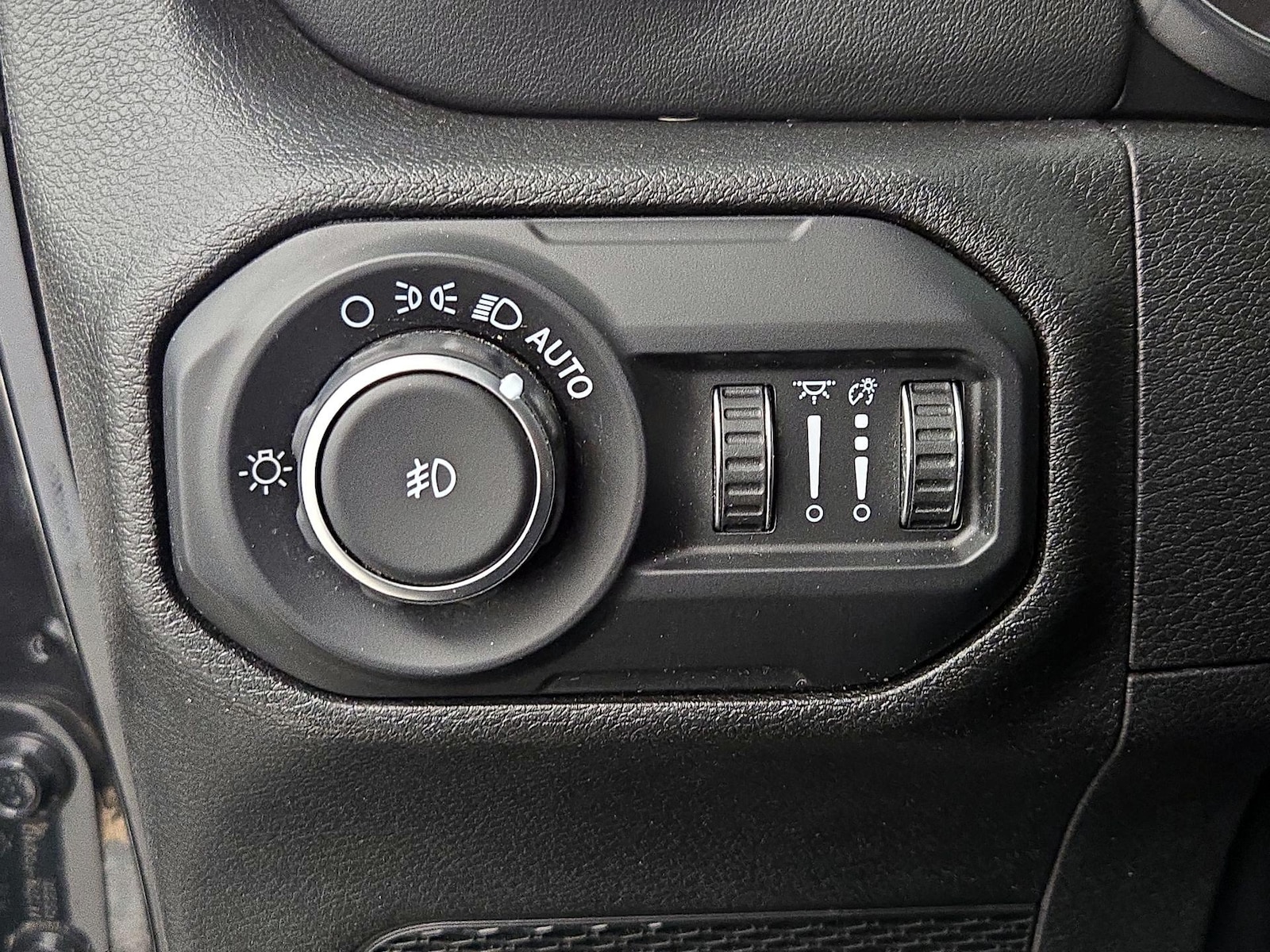 2018 Jeep All-New Wrangler Unlimited Sahara - Photo 12