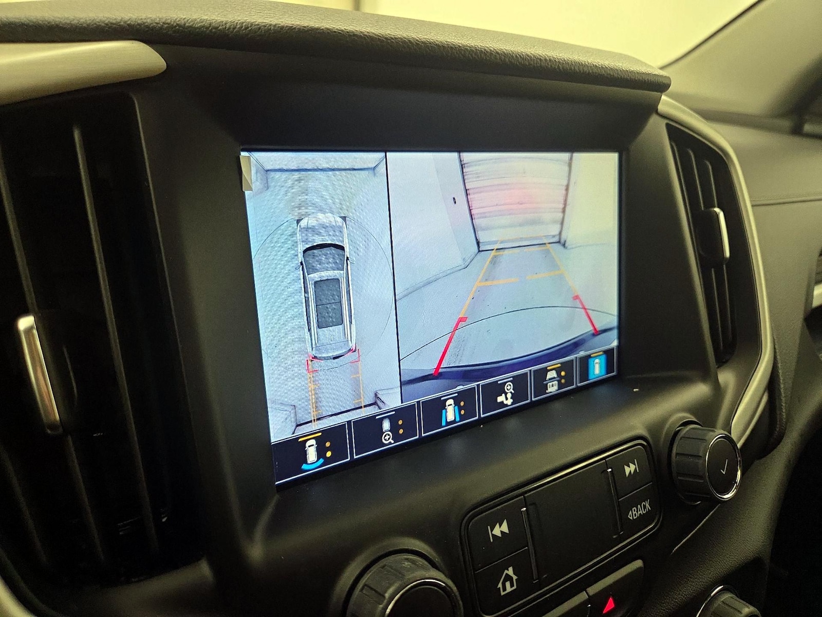 2024 GMC Terrain SLT - Photo 16