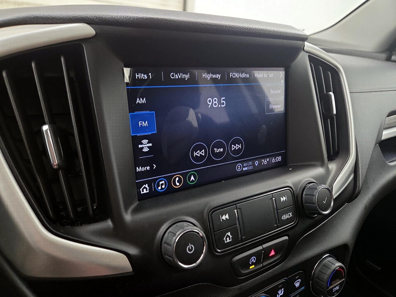 2024 GMC Terrain SLT - Photo 17