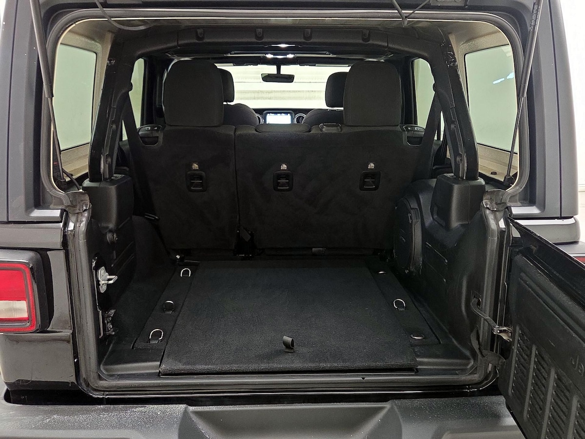 Trunk/Cargo (Seats Up)