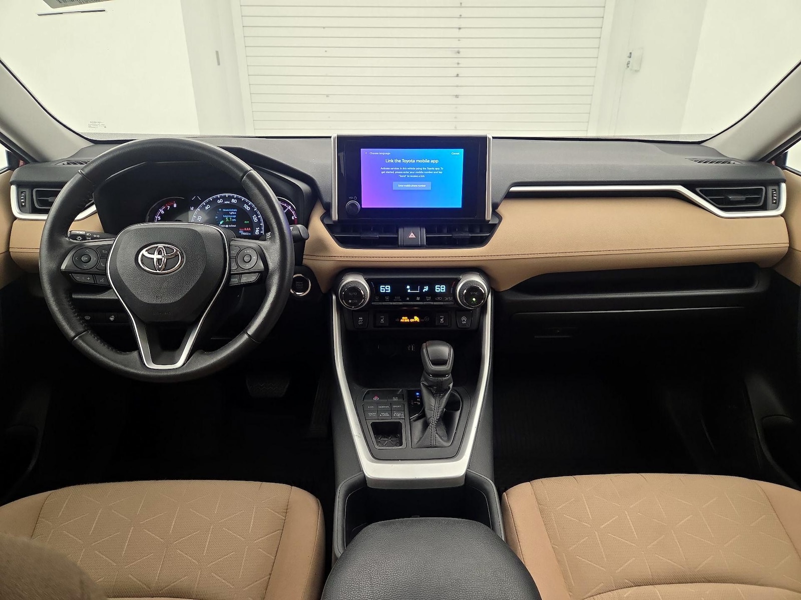 2023 Toyota RAV4 XLE - Photo 10