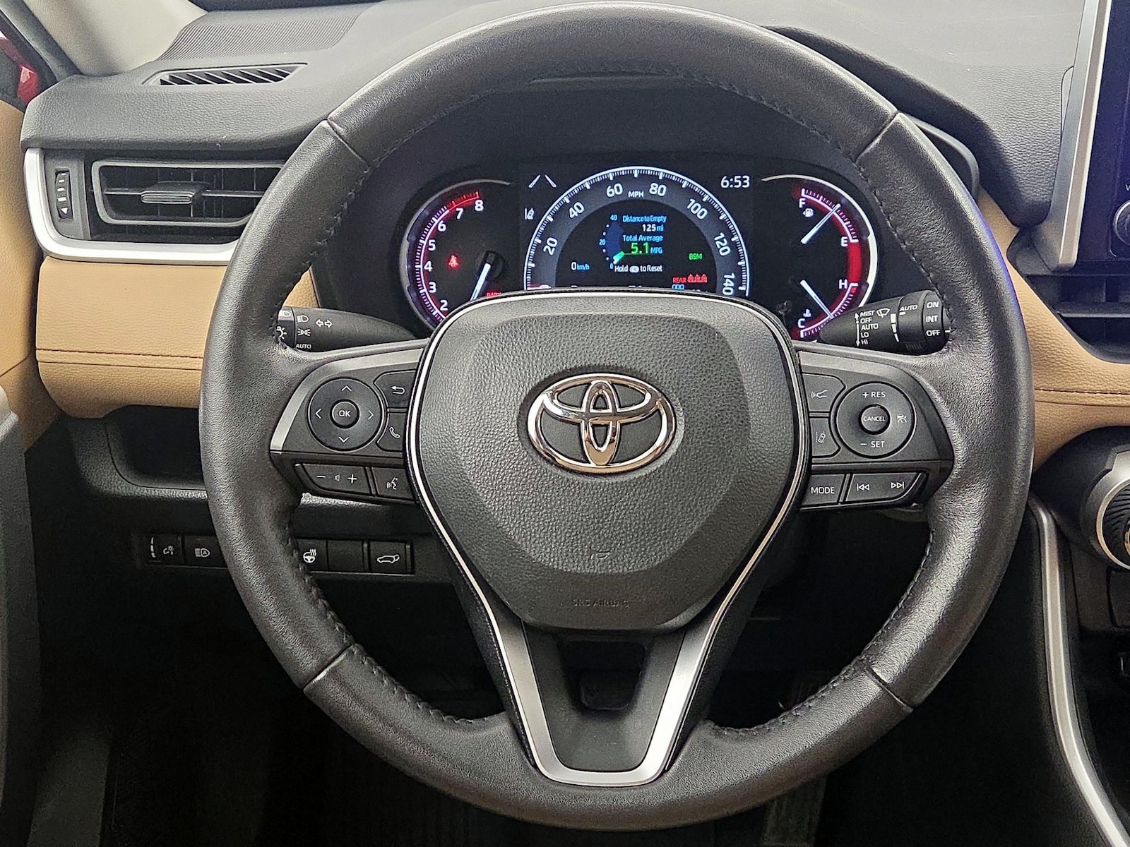 2023 Toyota RAV4 XLE - Photo 11