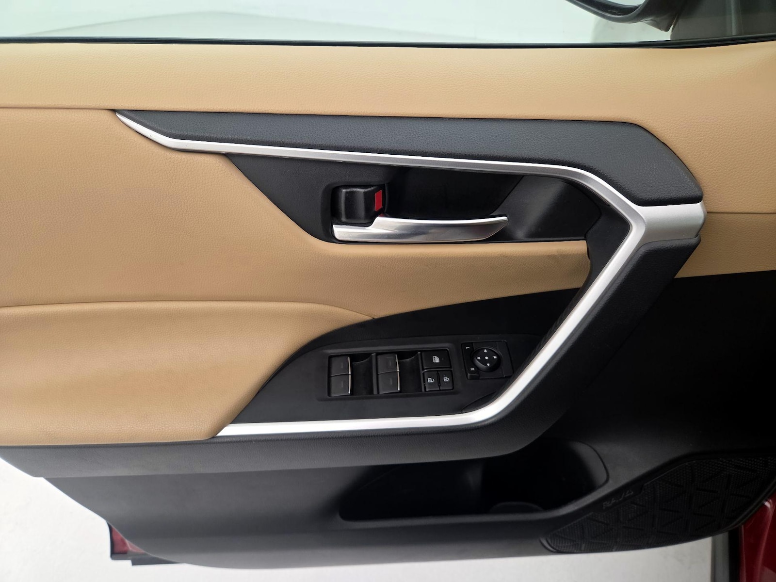 2023 Toyota RAV4 XLE - Photo 13
