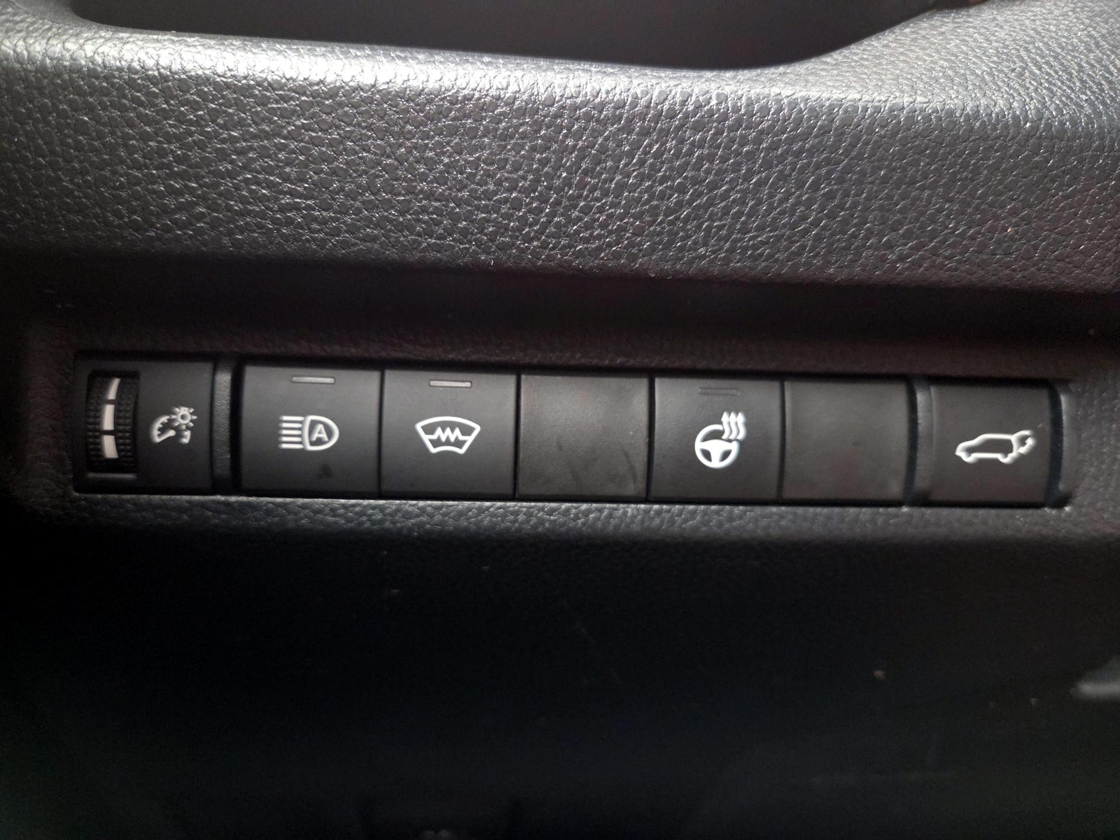 2023 Toyota RAV4 XLE - Photo 14
