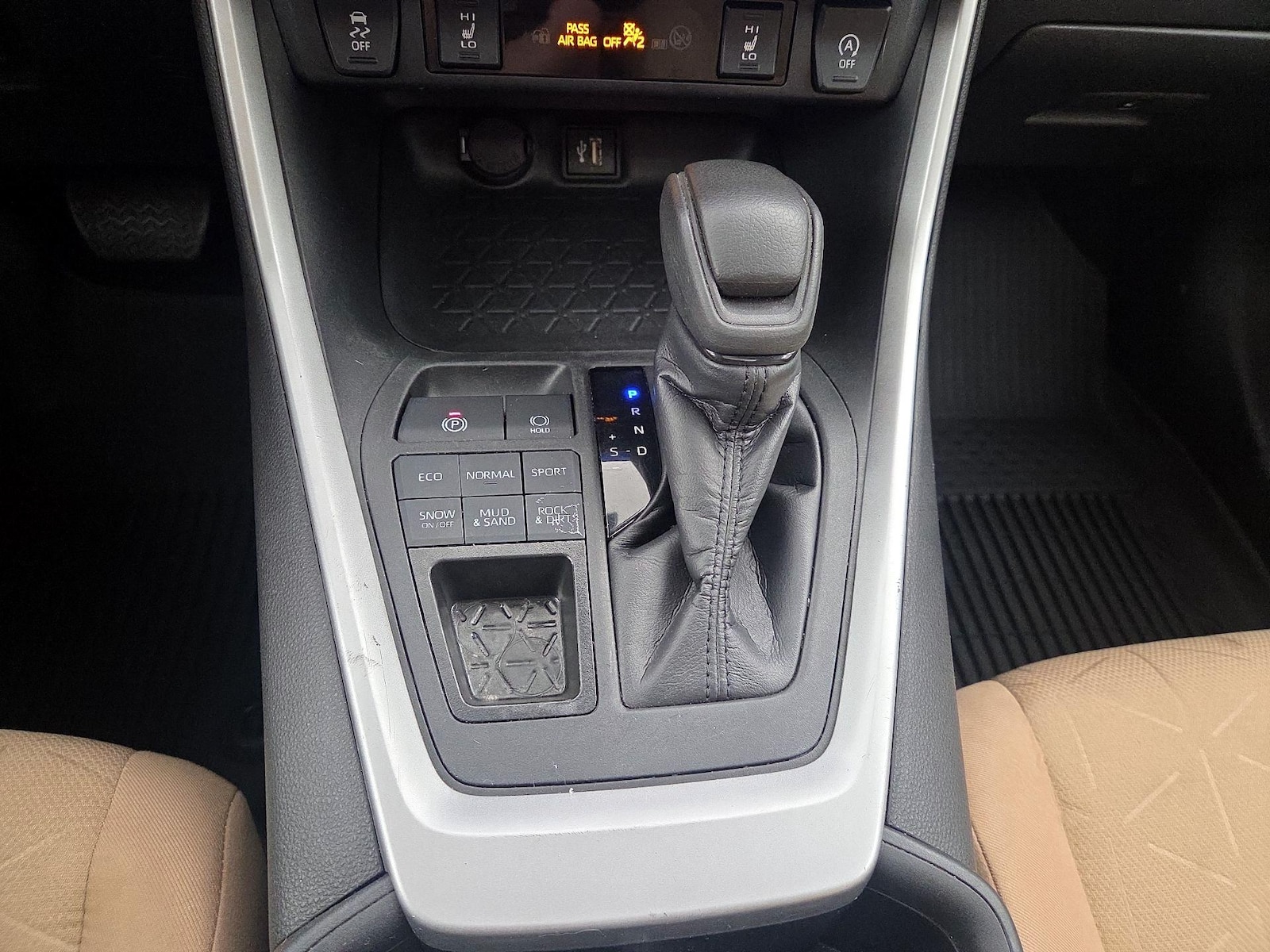 2023 Toyota RAV4 XLE - Photo 18