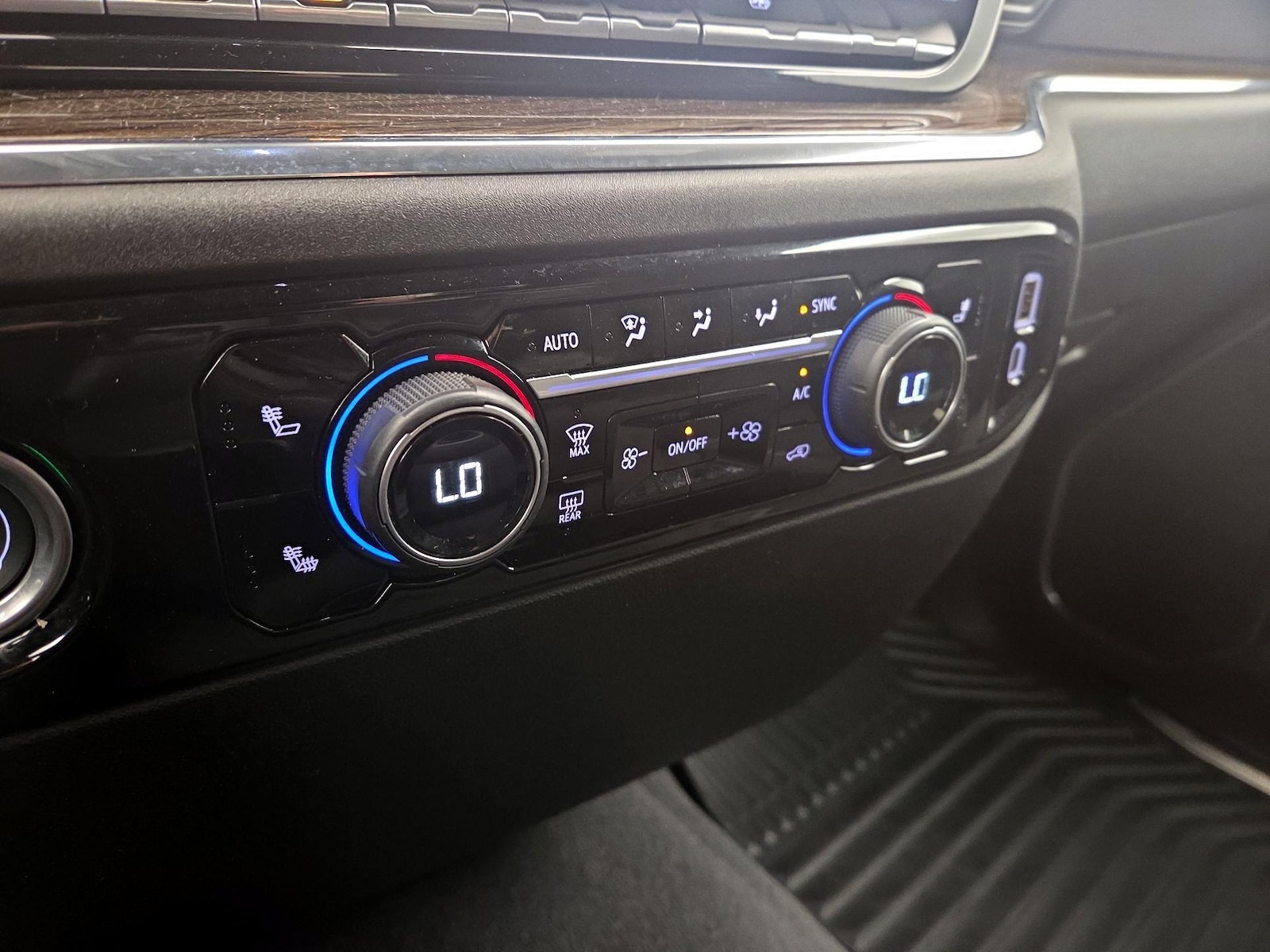 2024 Chevrolet Silverado 1500 LT - Photo 17