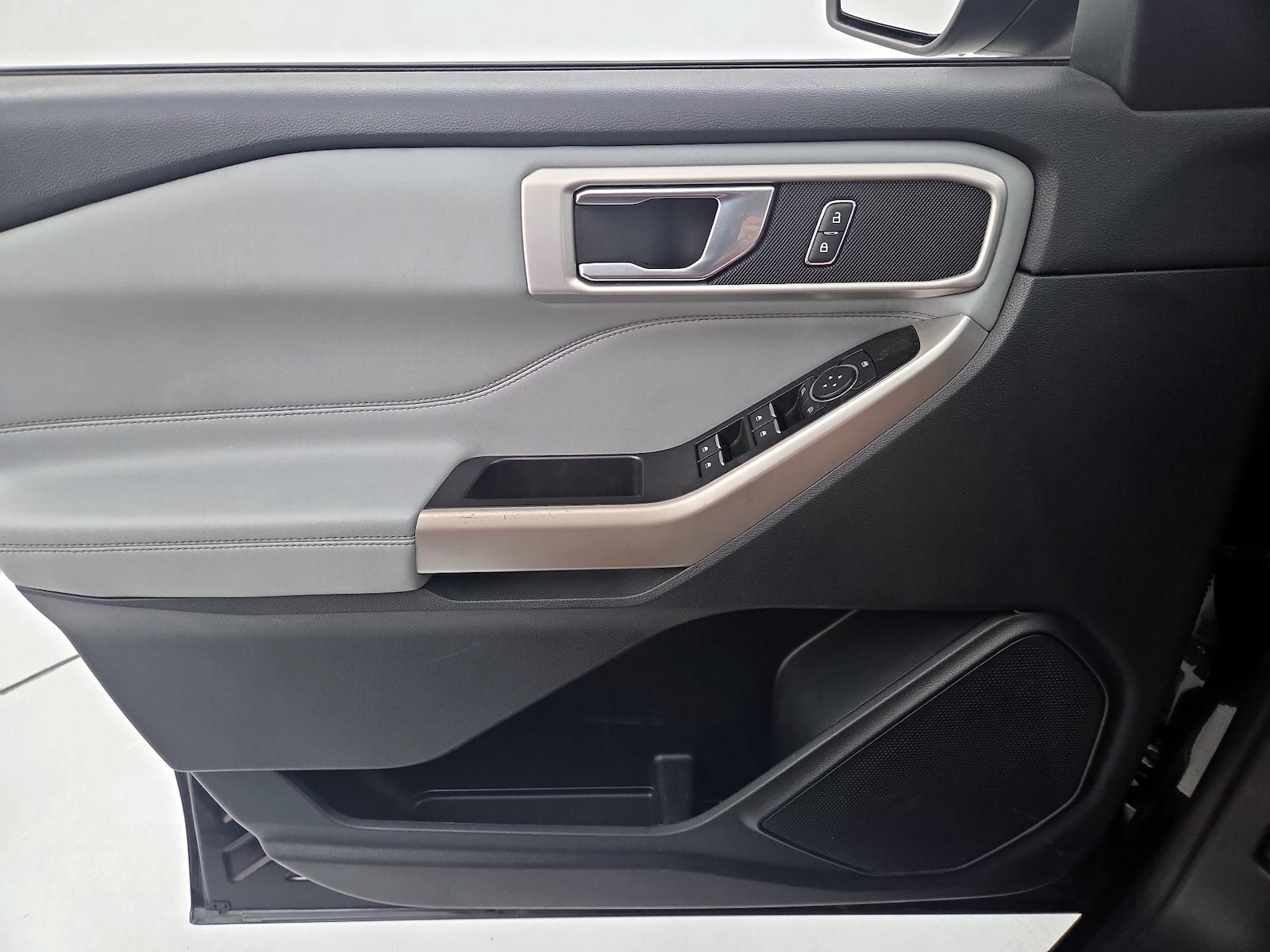 2022 Ford Explorer XLT - Photo 13