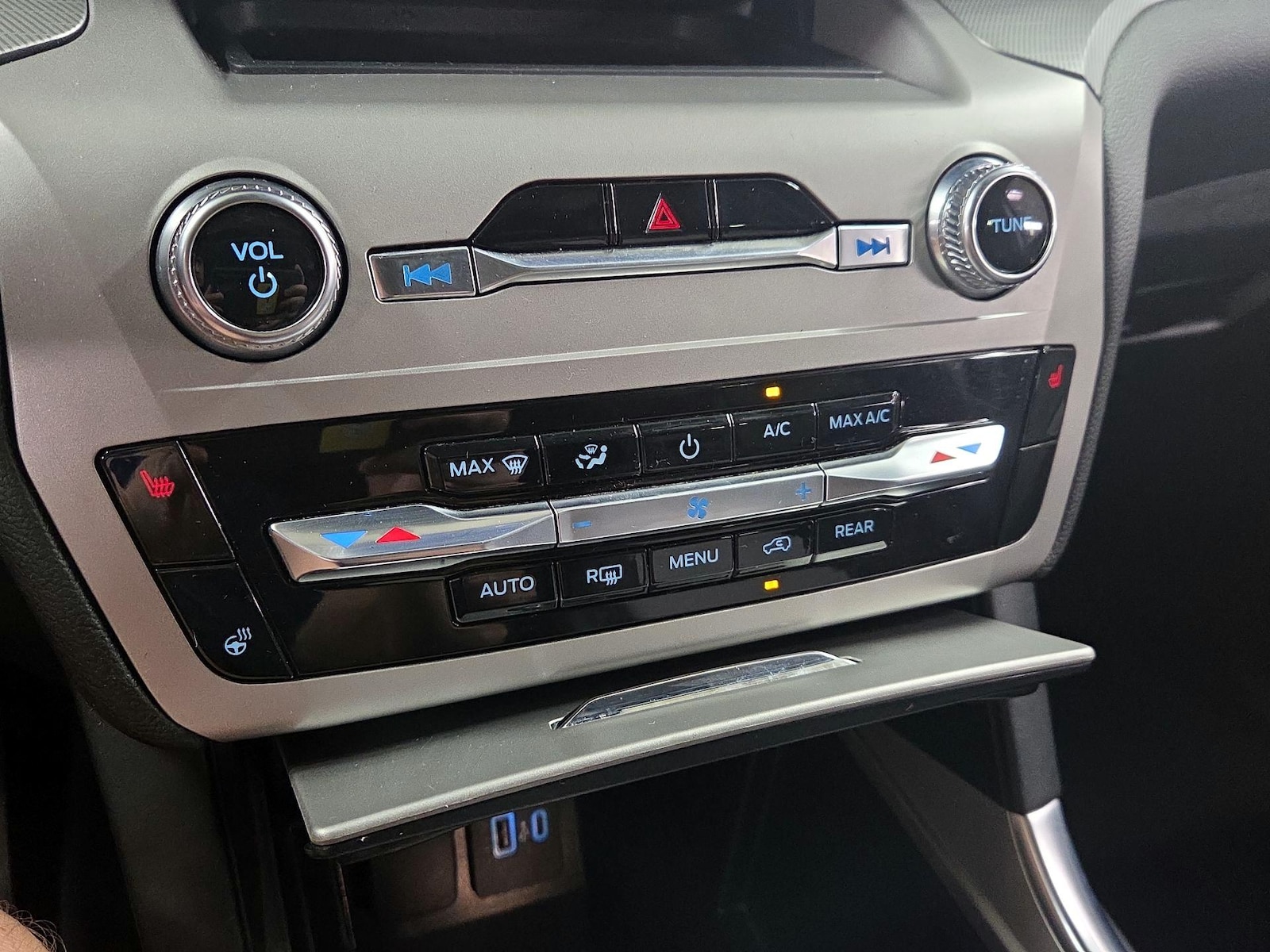 2022 Ford Explorer XLT - Photo 18