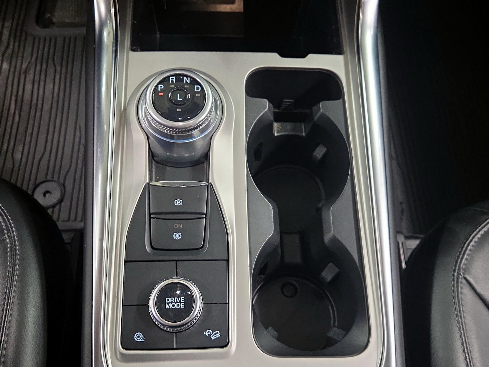 2022 Ford Explorer XLT - Photo 19