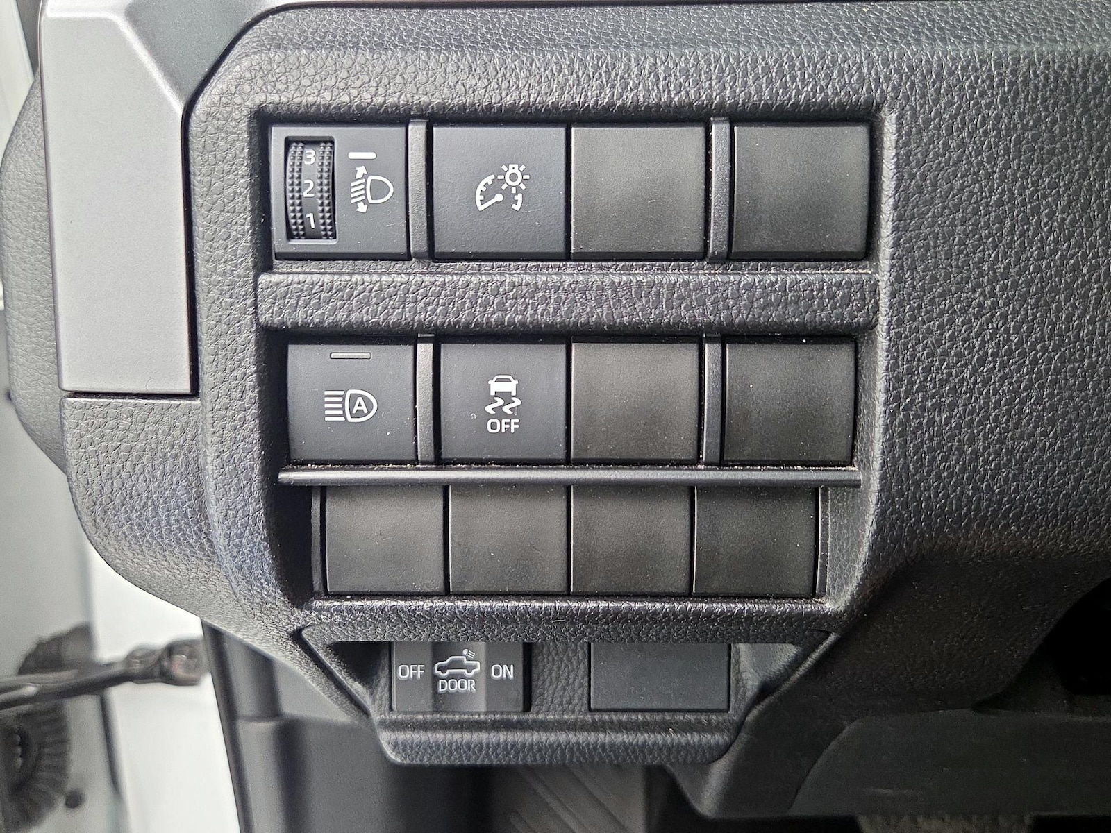 2025 Toyota Tacoma SR5 - Photo 14