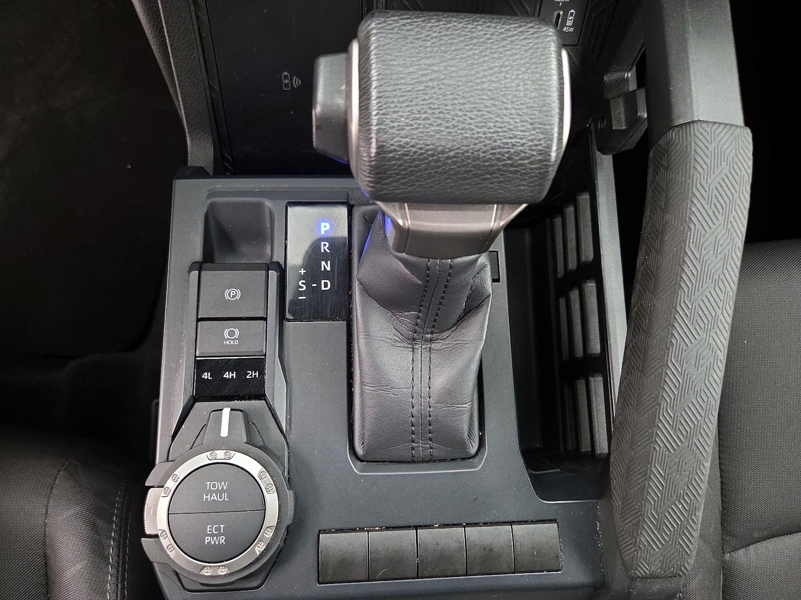 2025 Toyota Tacoma SR5 - Photo 18