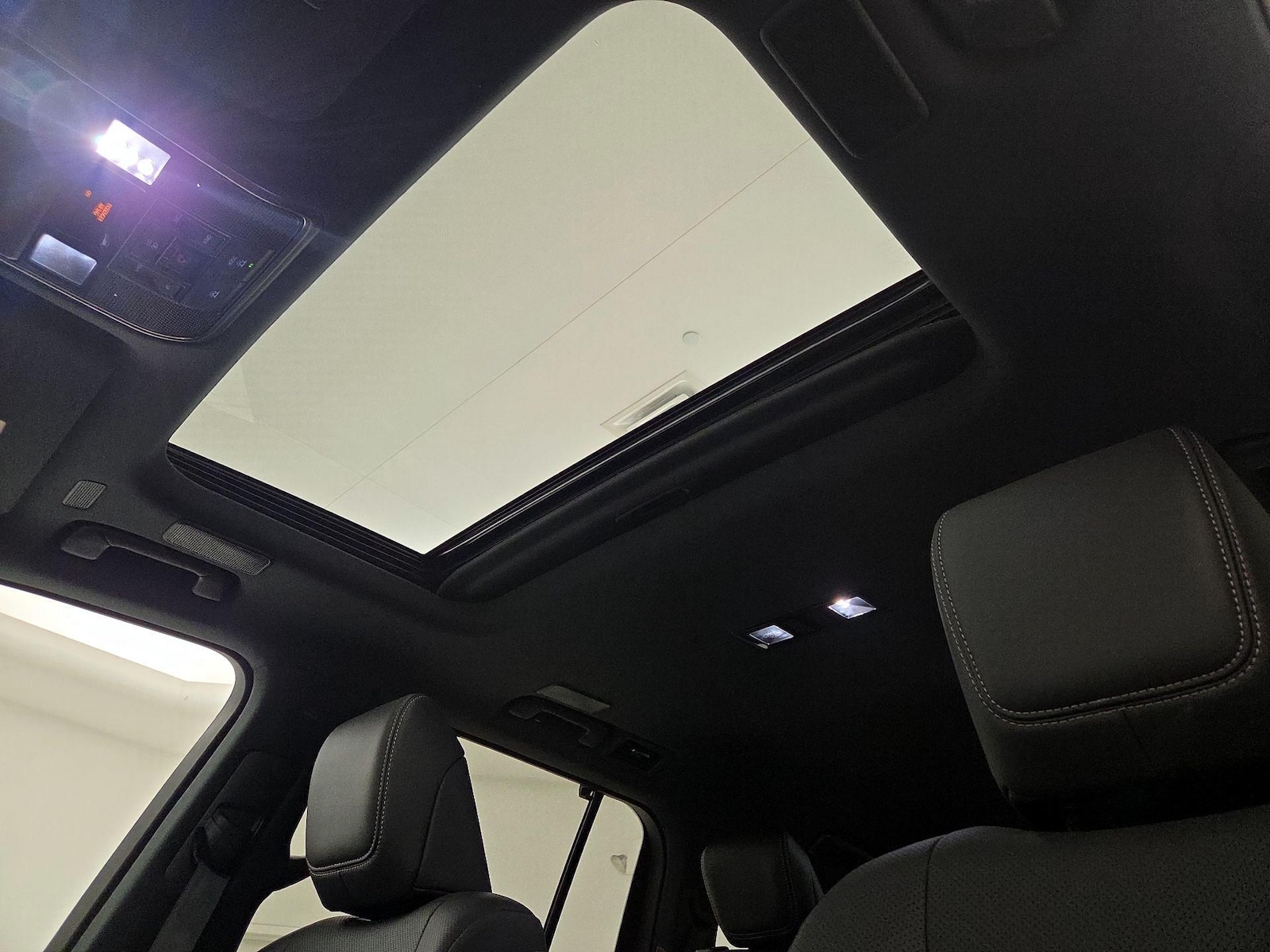 Sunroof(s) & Overhead Airbags