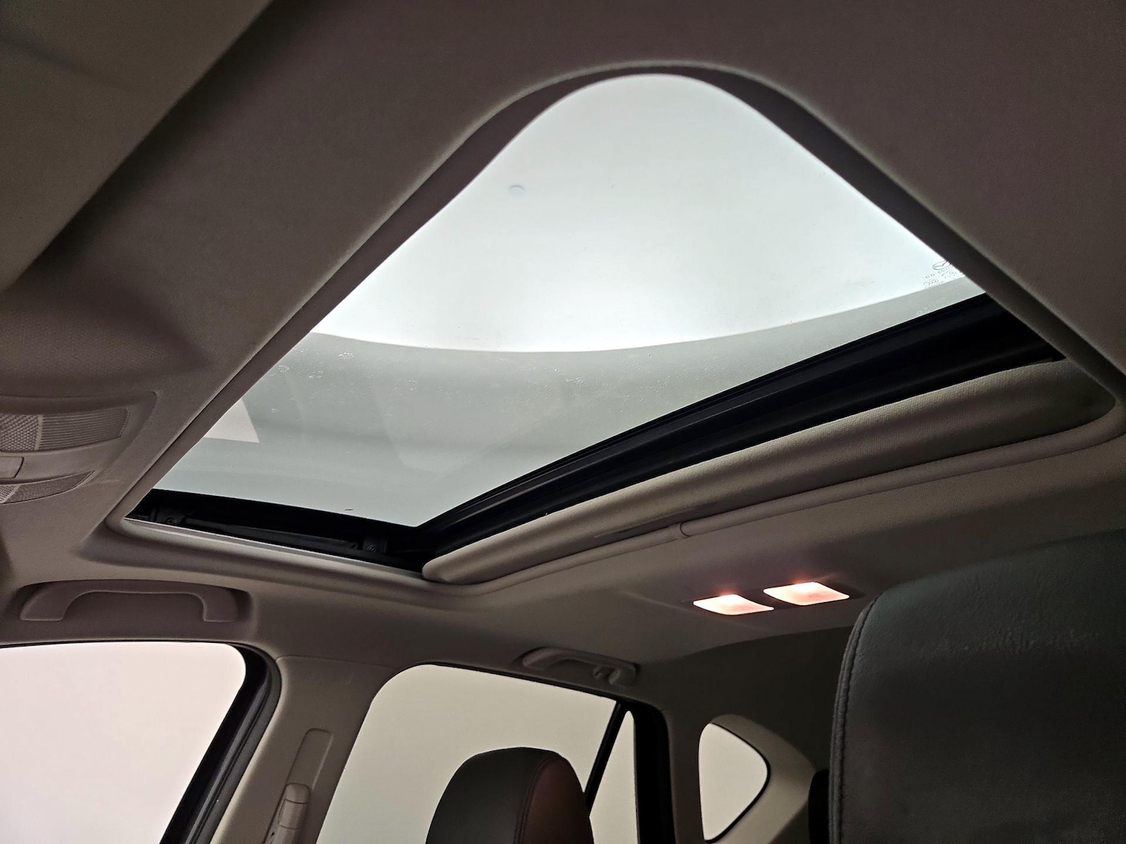 Sunroof(s) & Overhead Airbags
