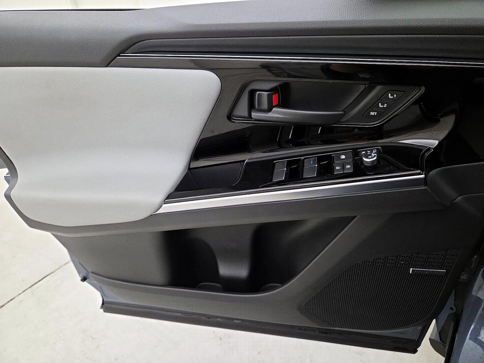 2023 Subaru SOLTERRA Limited - Photo 13