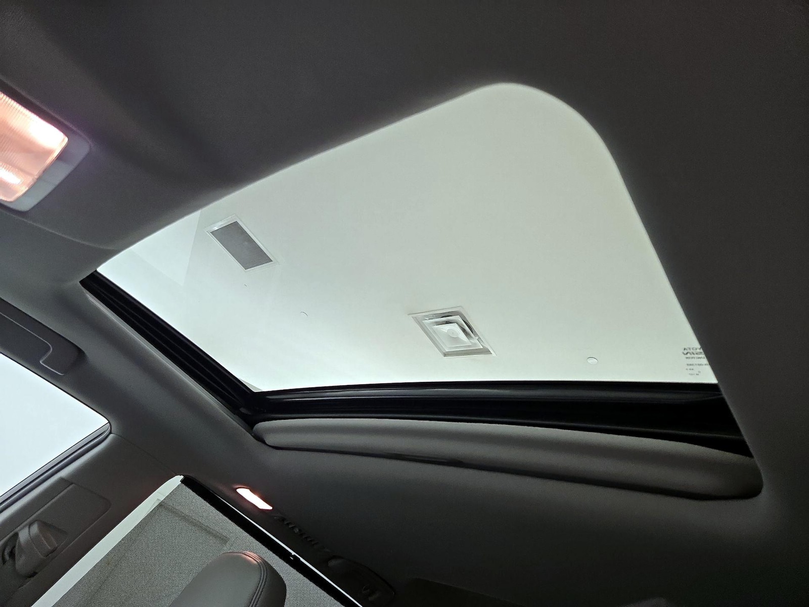 Sunroof(s) & Overhead Airbags