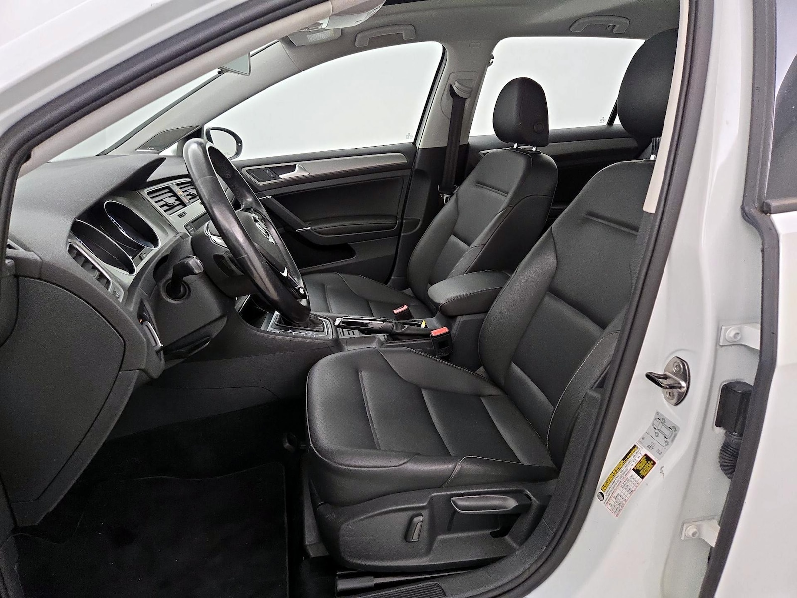 Side Airbags & Leatherette Seats