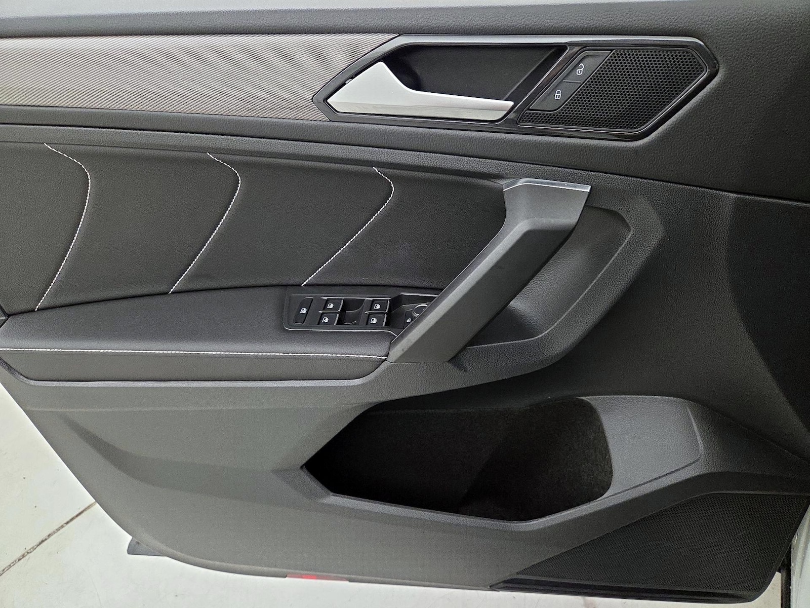 2023 Volkswagen Tiguan SE - Photo 13