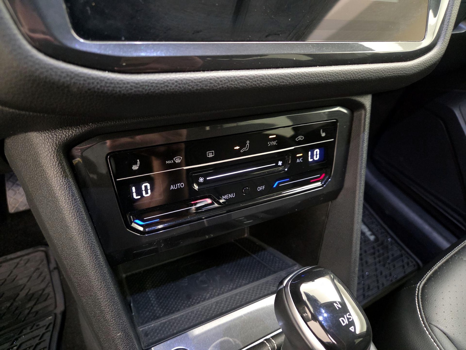 2023 Volkswagen Tiguan SE - Photo 17