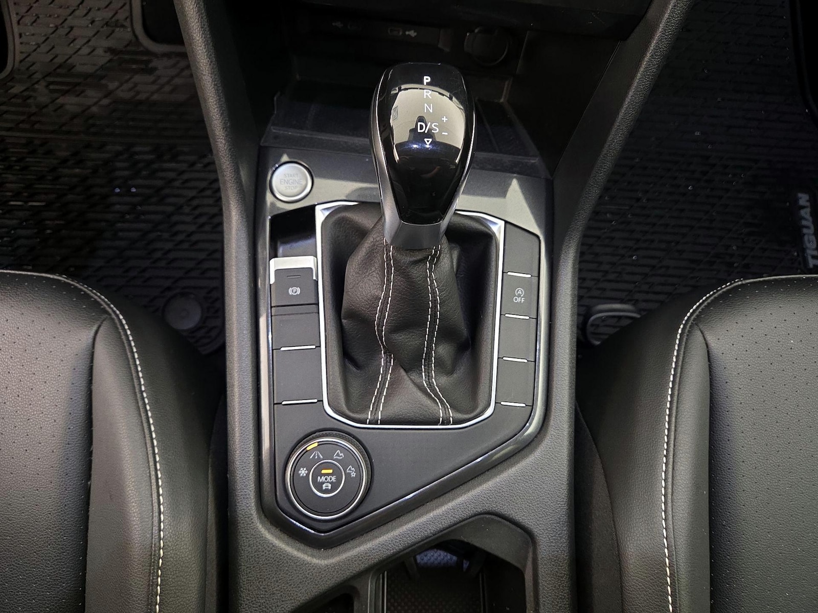 2023 Volkswagen Tiguan SE - Photo 18