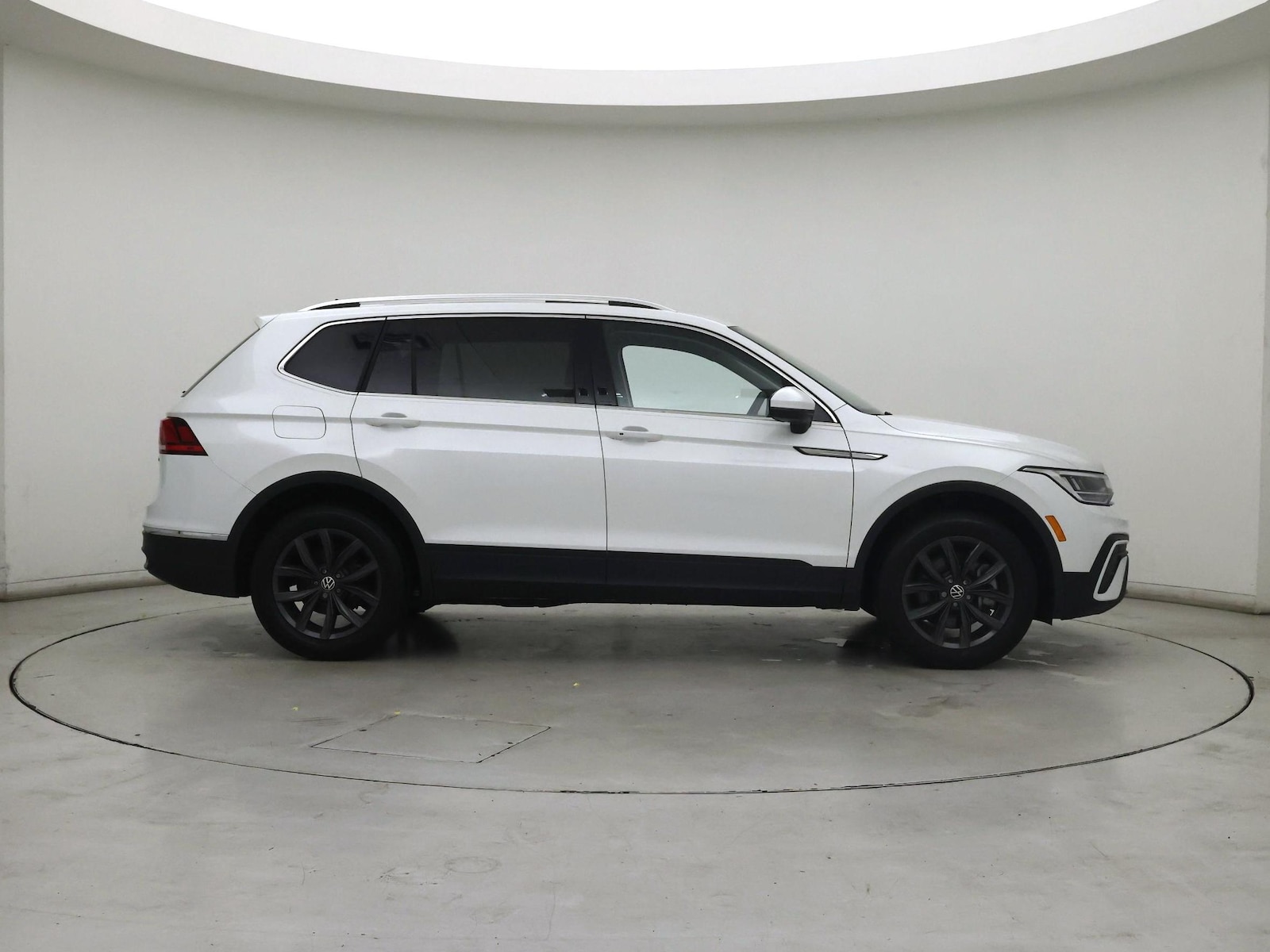 2023 Volkswagen Tiguan SE - Photo 8