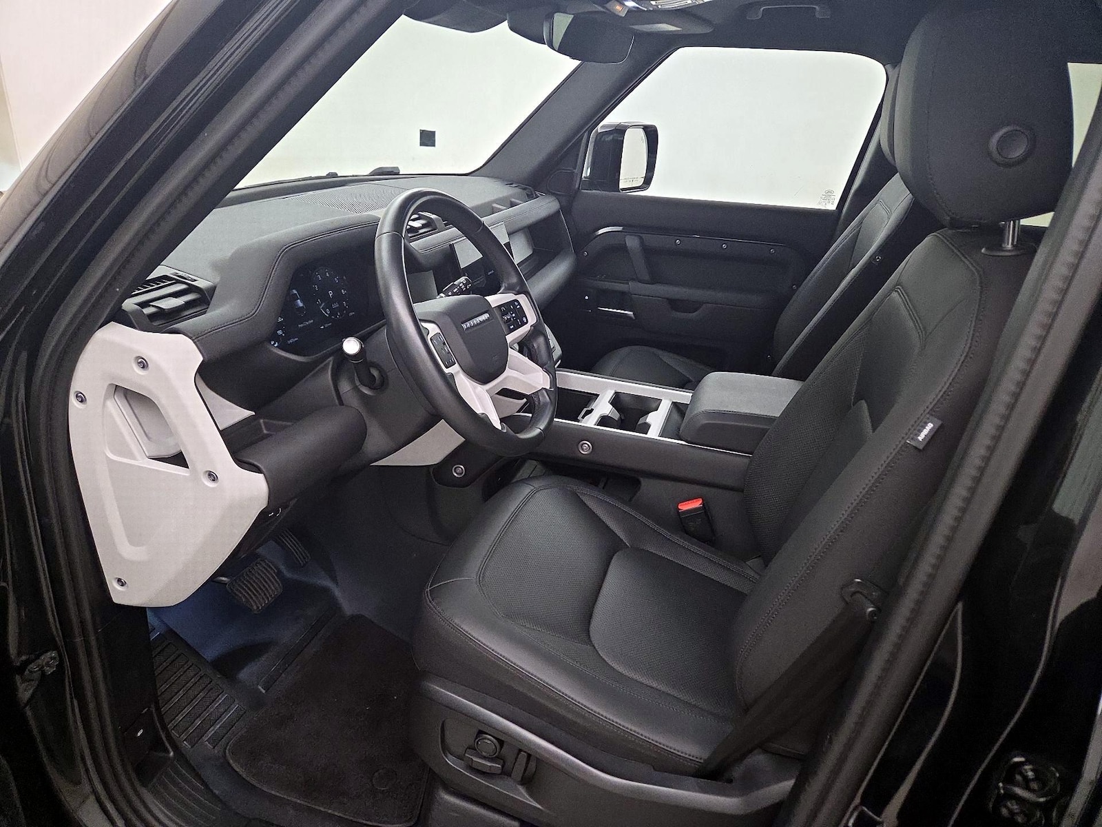 2025 Land Rover Defender S - Photo 10