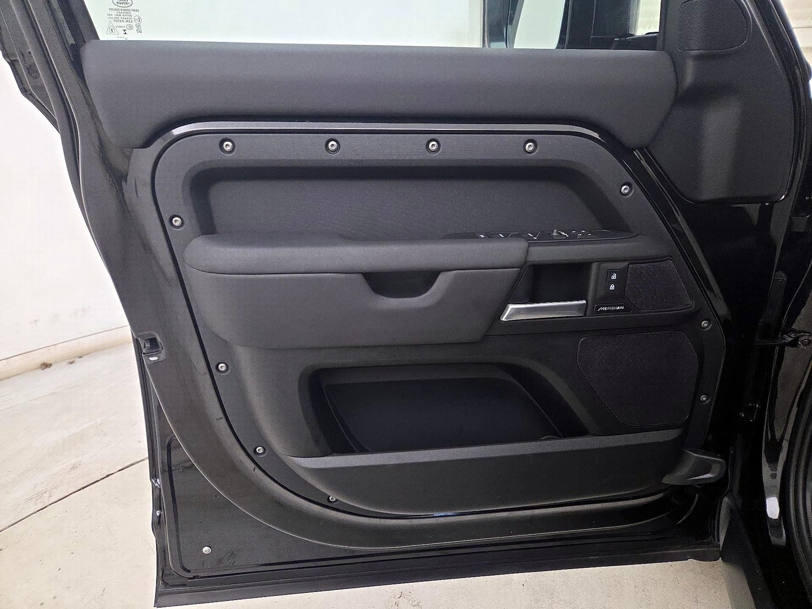 2025 Land Rover Defender S - Photo 11