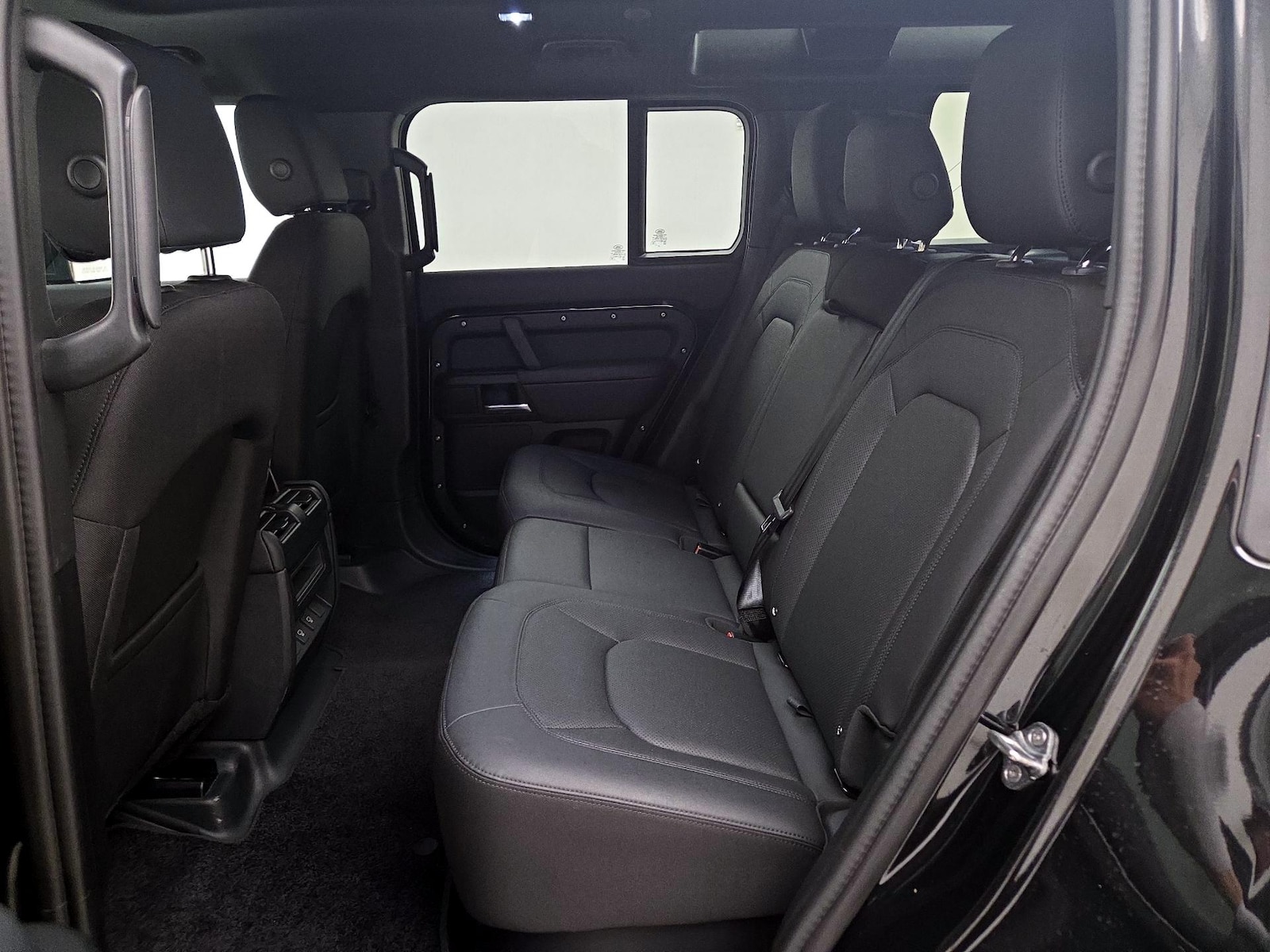 2025 Land Rover Defender S - Photo 19