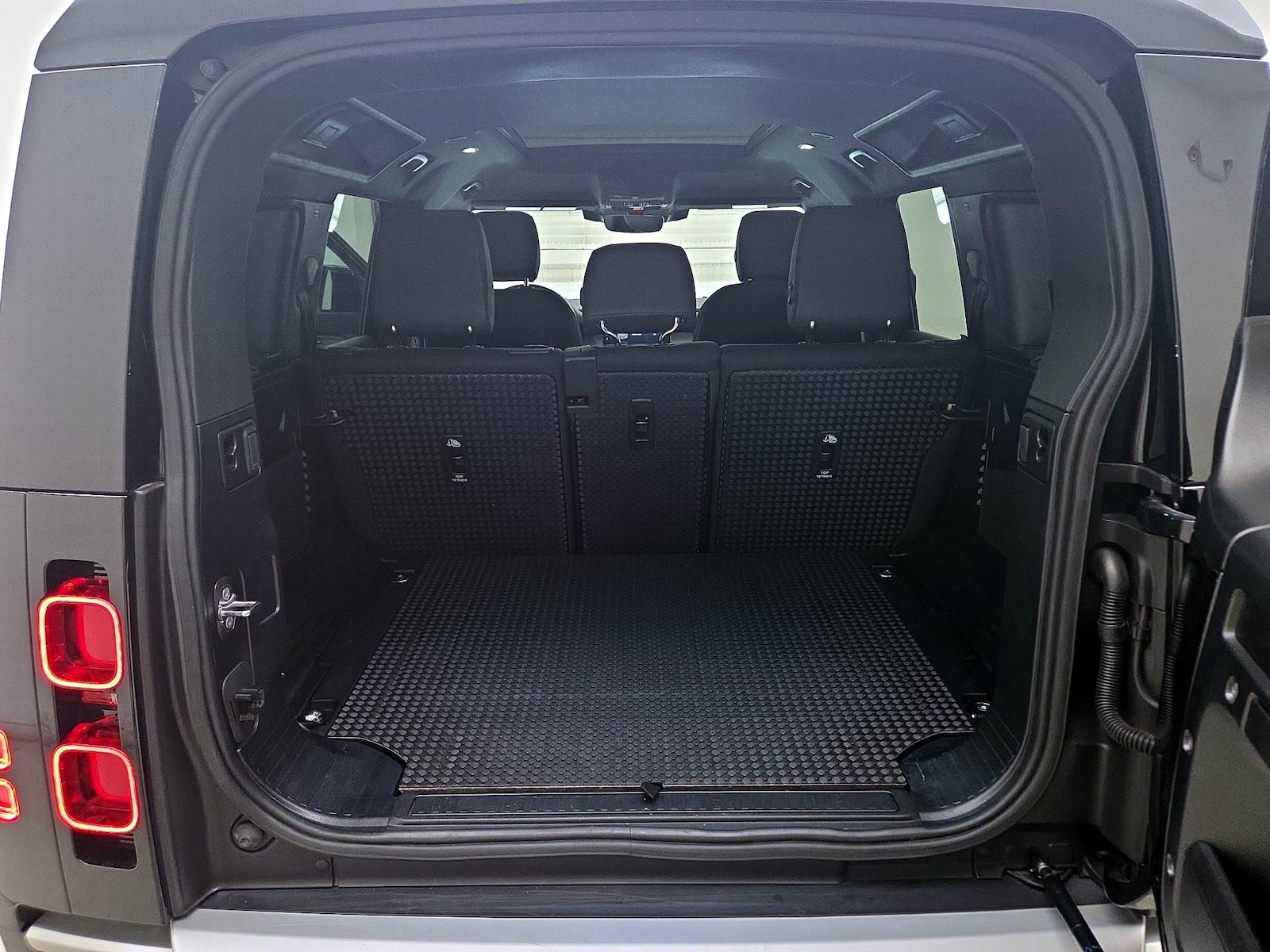 2025 Land Rover Defender S - Photo 20