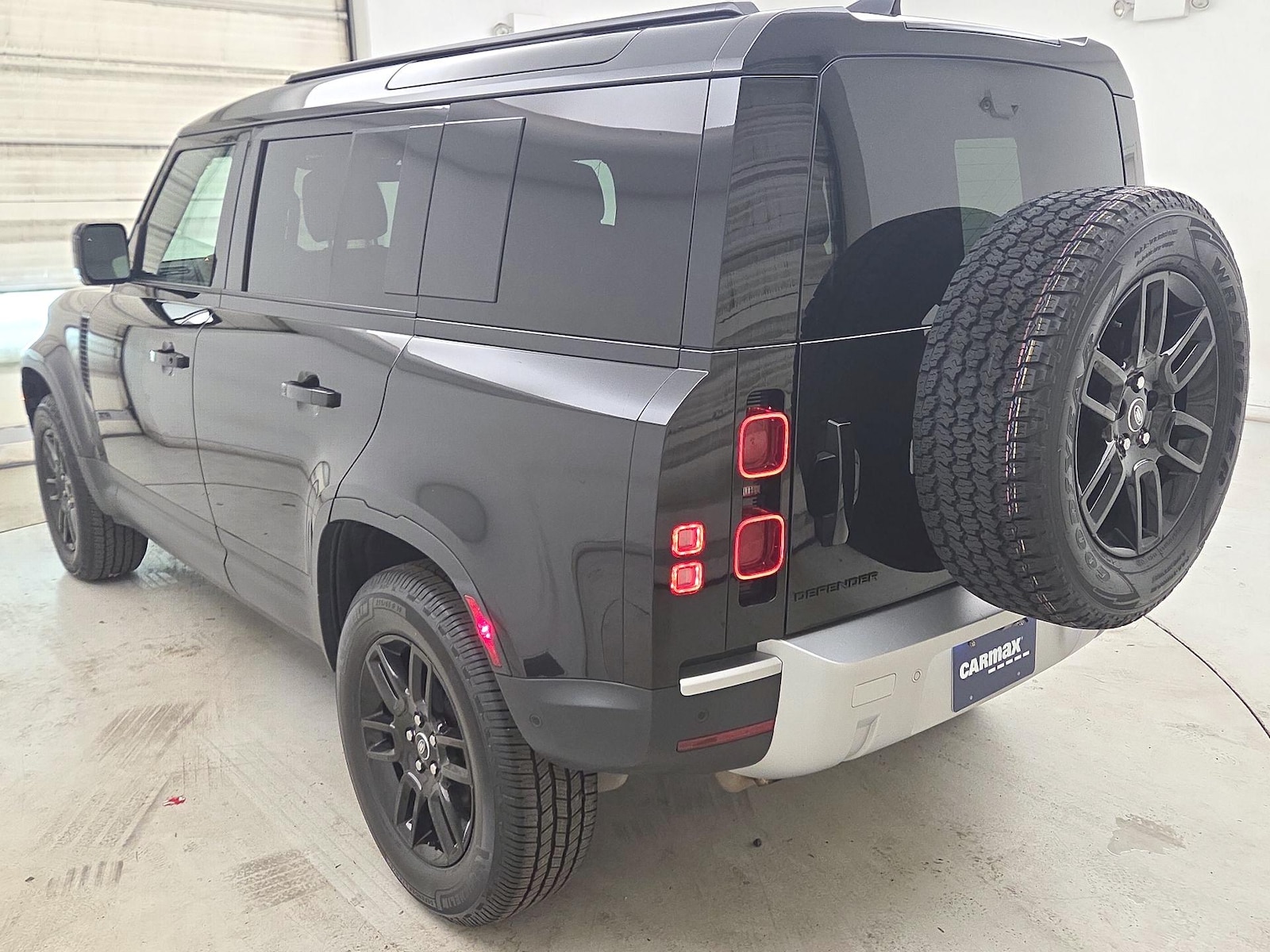 2025 Land Rover Defender S - Photo 7