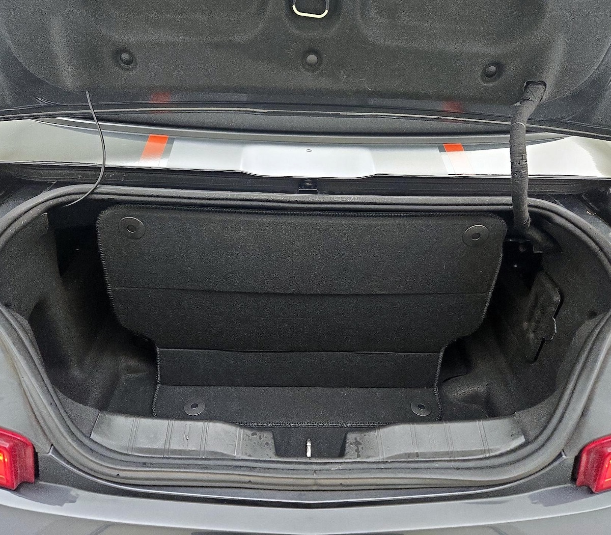 Trunk/Cargo (Seats Up)