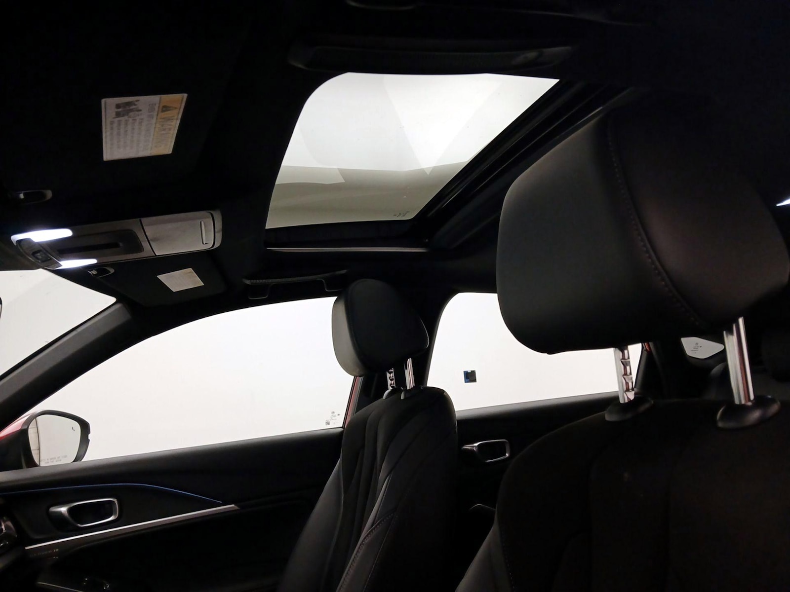 Sunroof(s) & Overhead Airbags