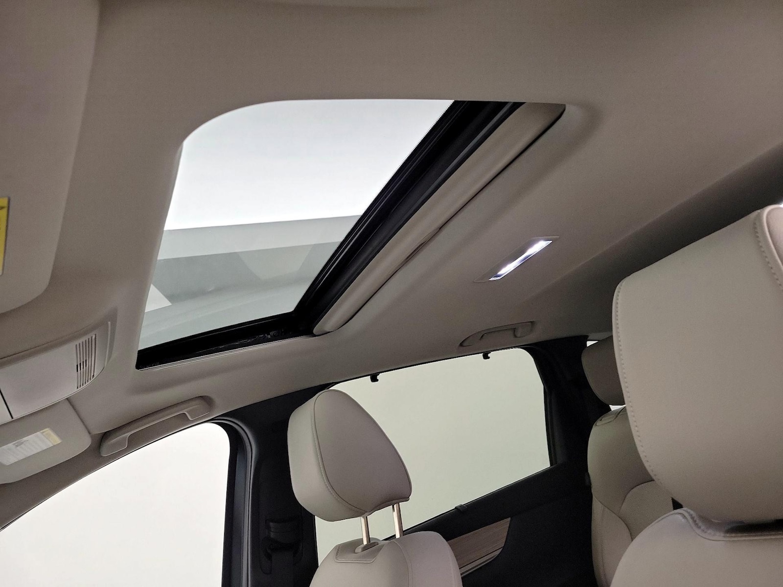 Sunroof(s) & Overhead Airbags