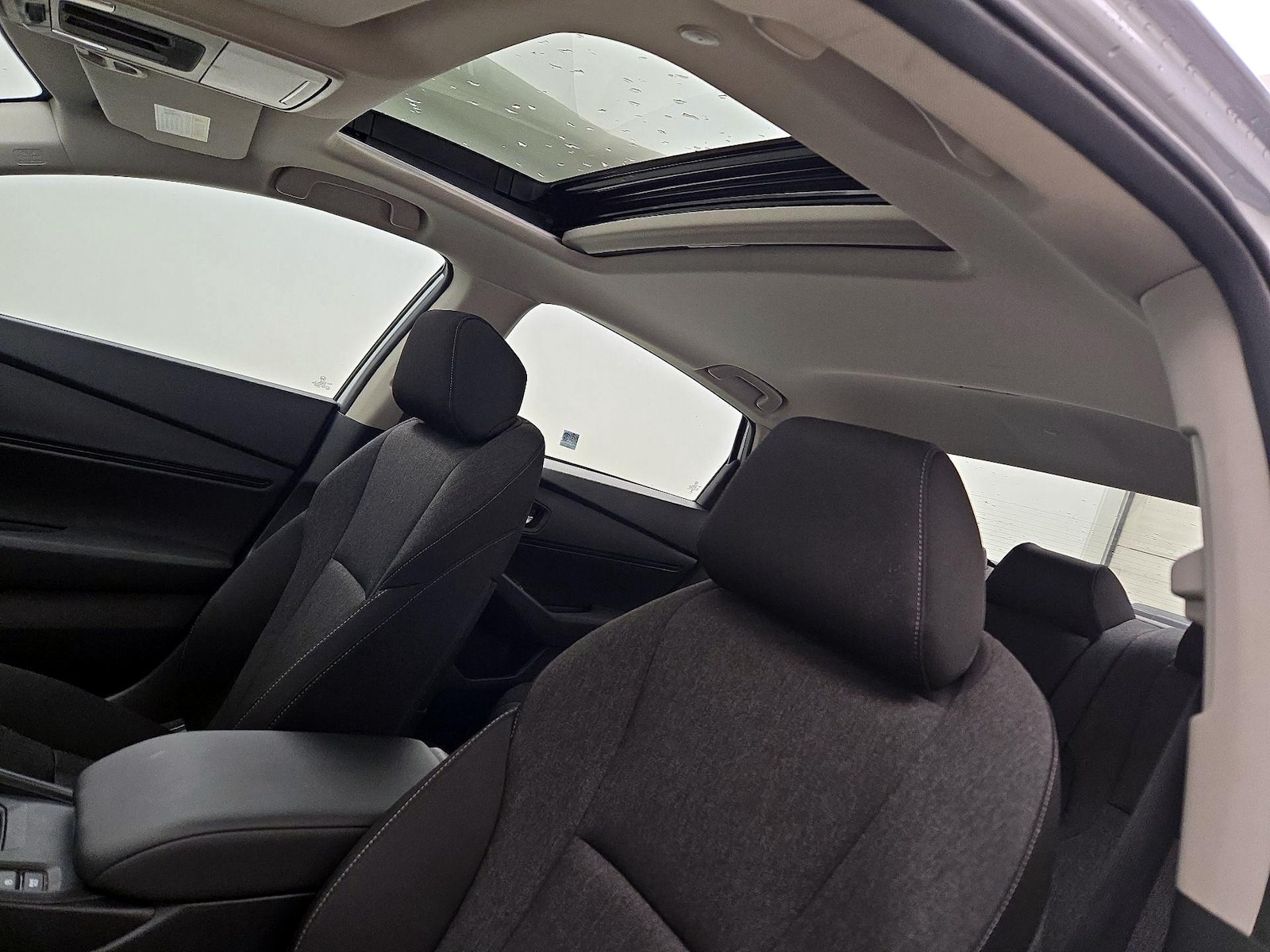 Sunroof(s) & Overhead Airbags